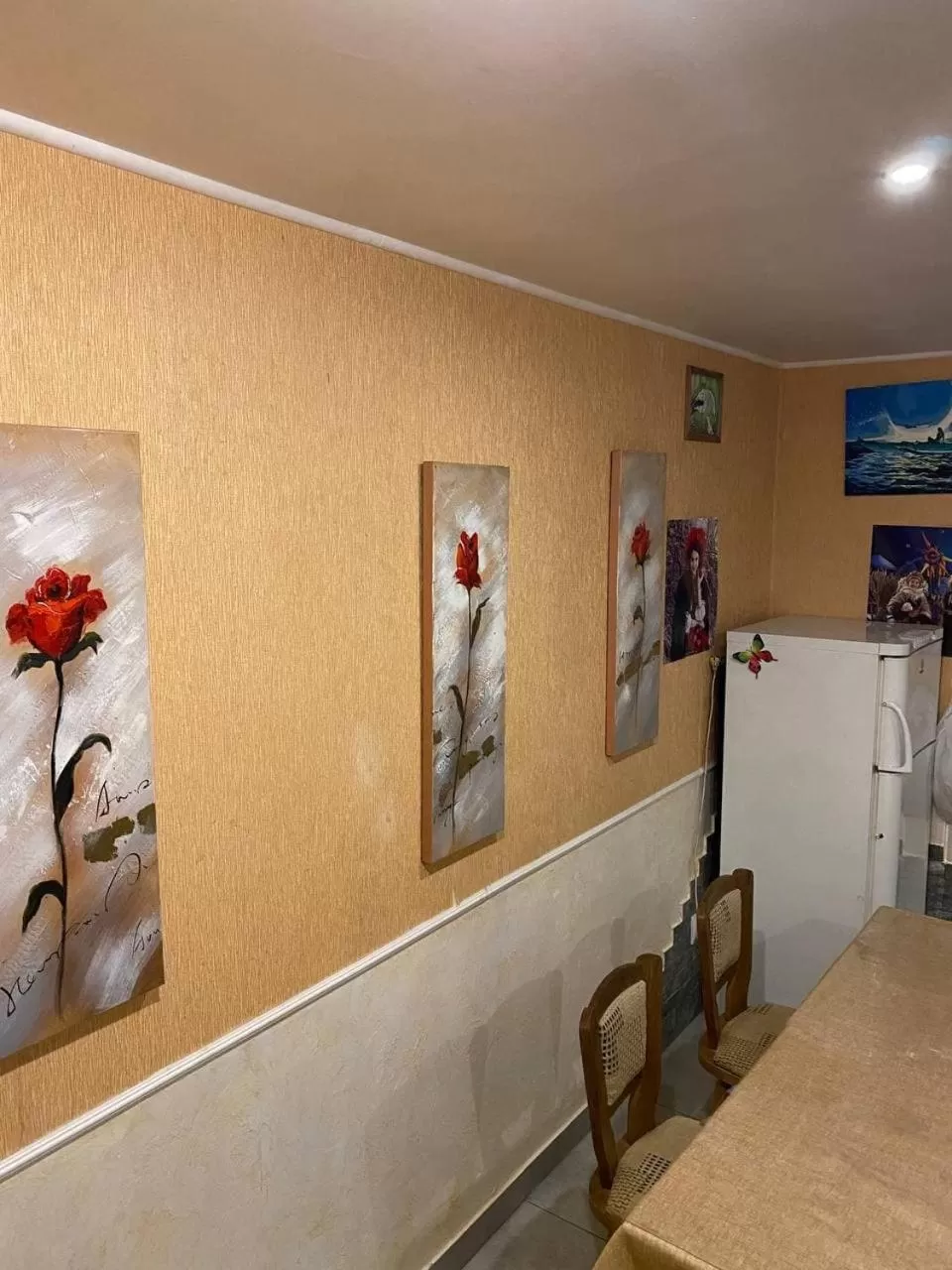 Dining area in Inn Khlibodarskiy