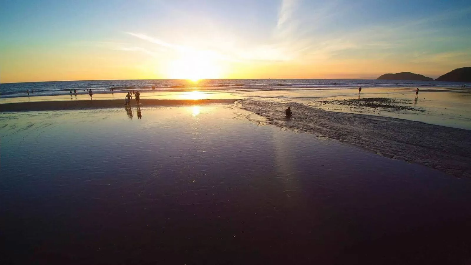 Beach Break Resort & CR Surf Camp