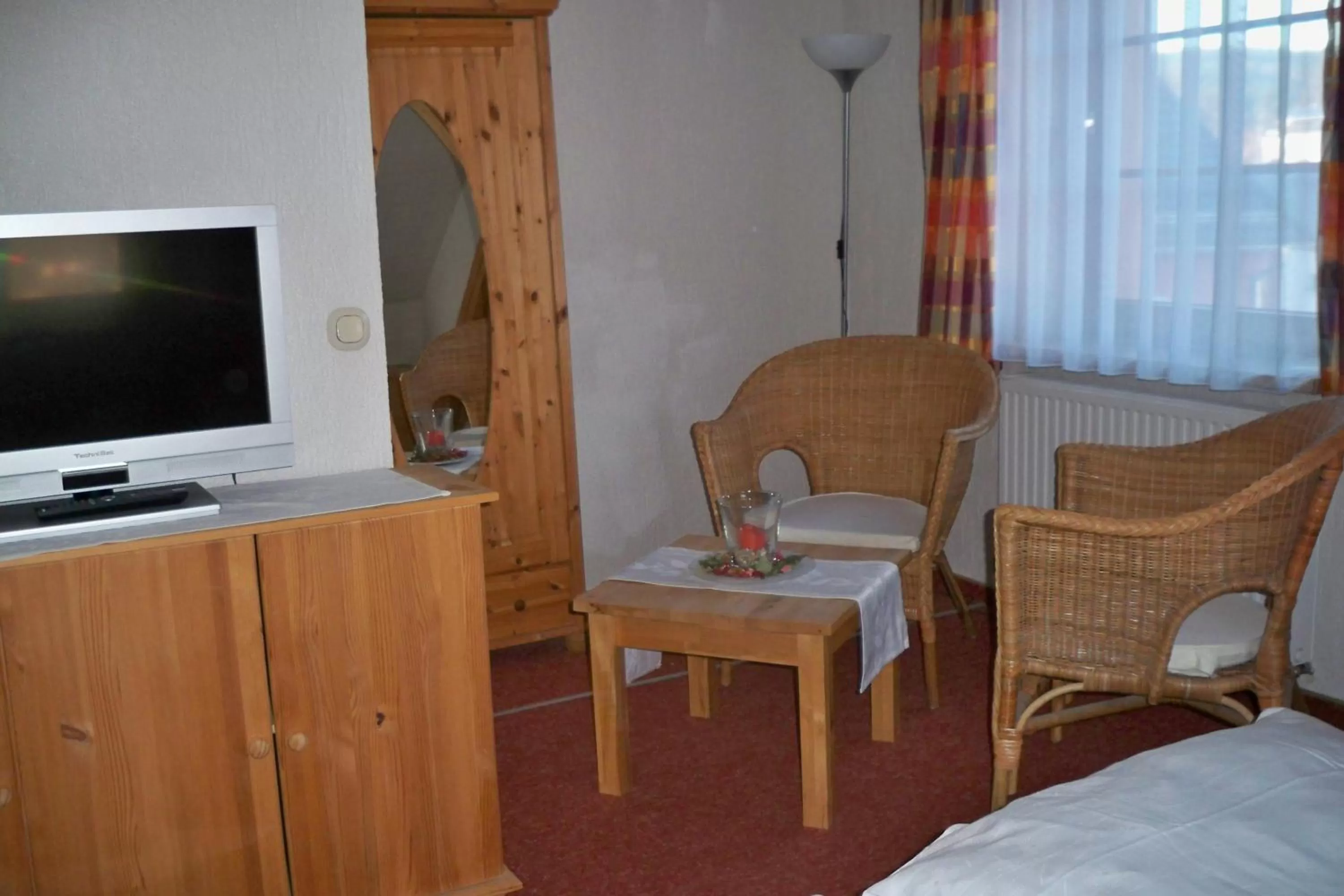 Photo of the whole room, Bed in Gasthof zum Döhlerwald