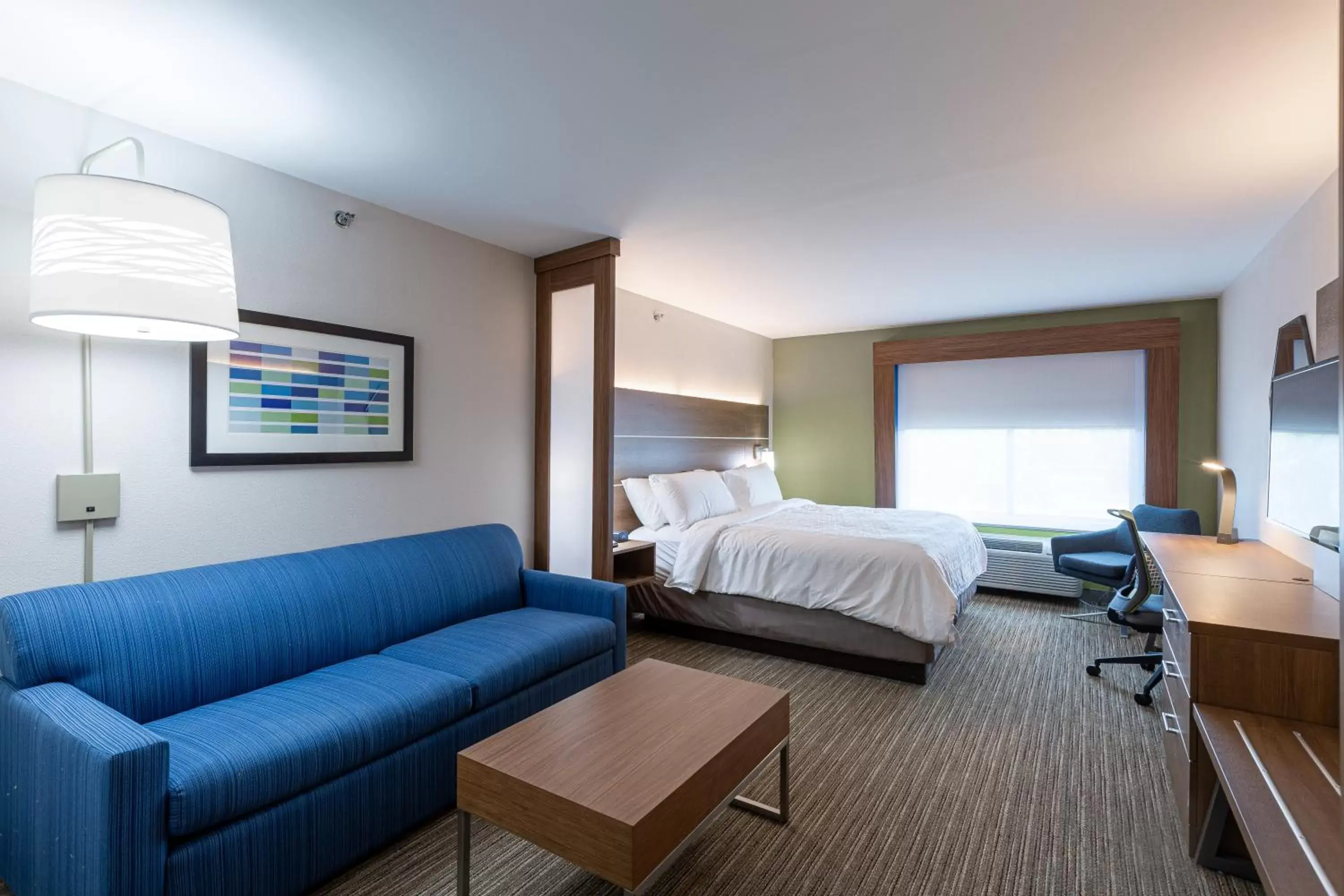 Standard King Room with Sofa Bed in Holiday Inn Express & Suites Arlington North – Stadium Area by IHG Standard King Room with Sofa Bed in Holiday Inn Express & Suites Arlington North – Stadium Area by IHG