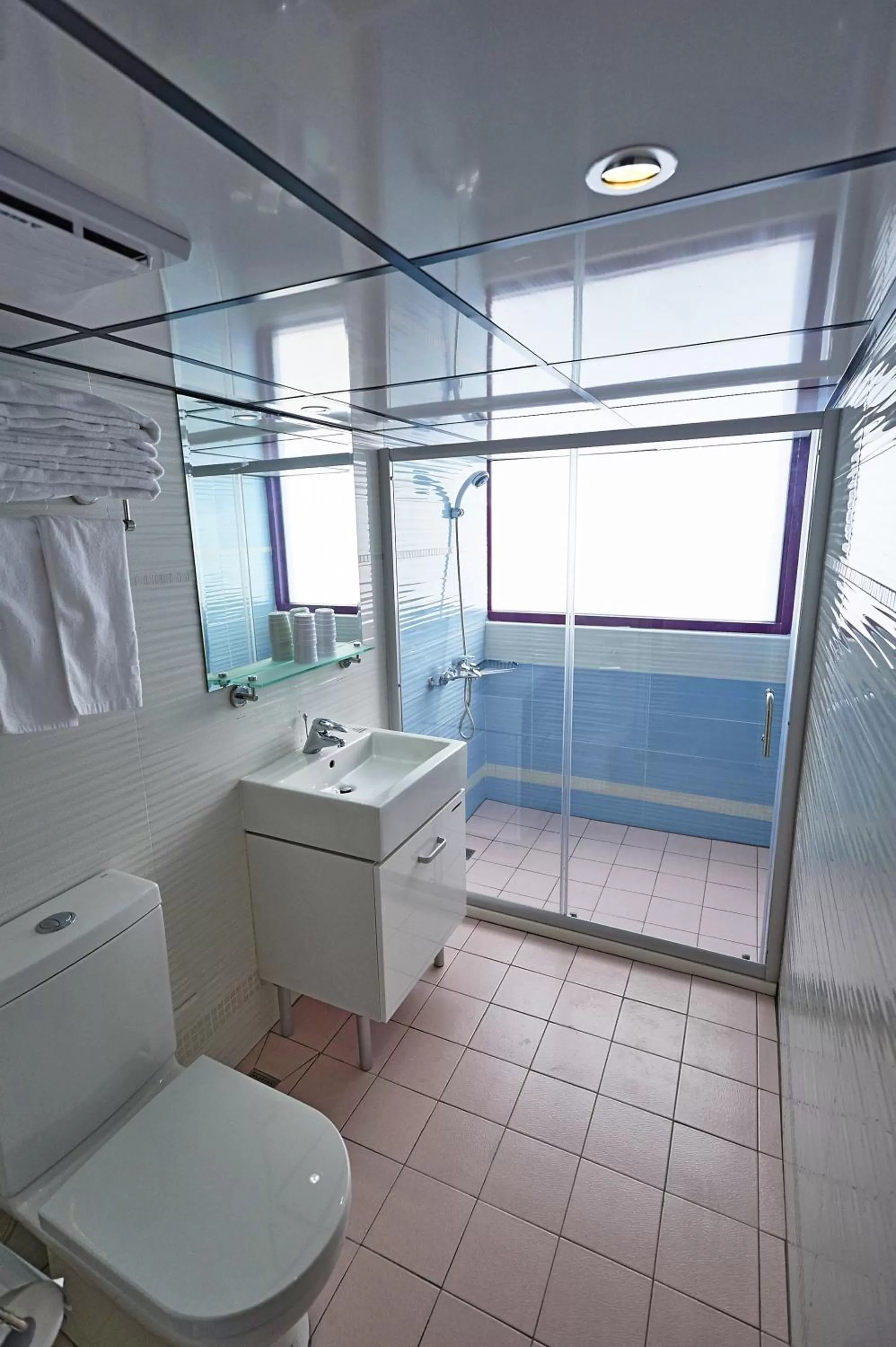 Bathroom in Lily Hotel