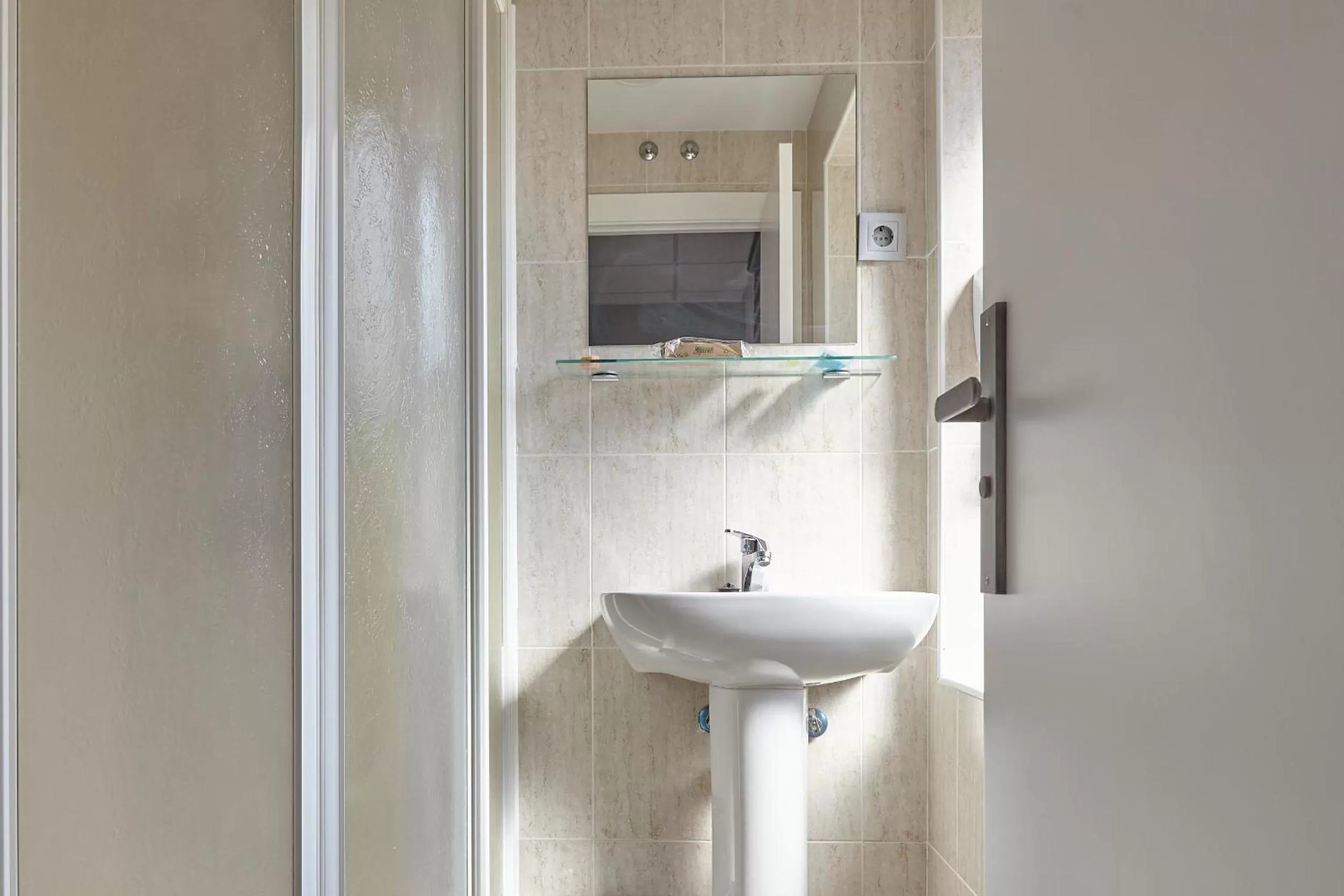 Bathroom in HOSTAL FONTAÑAN