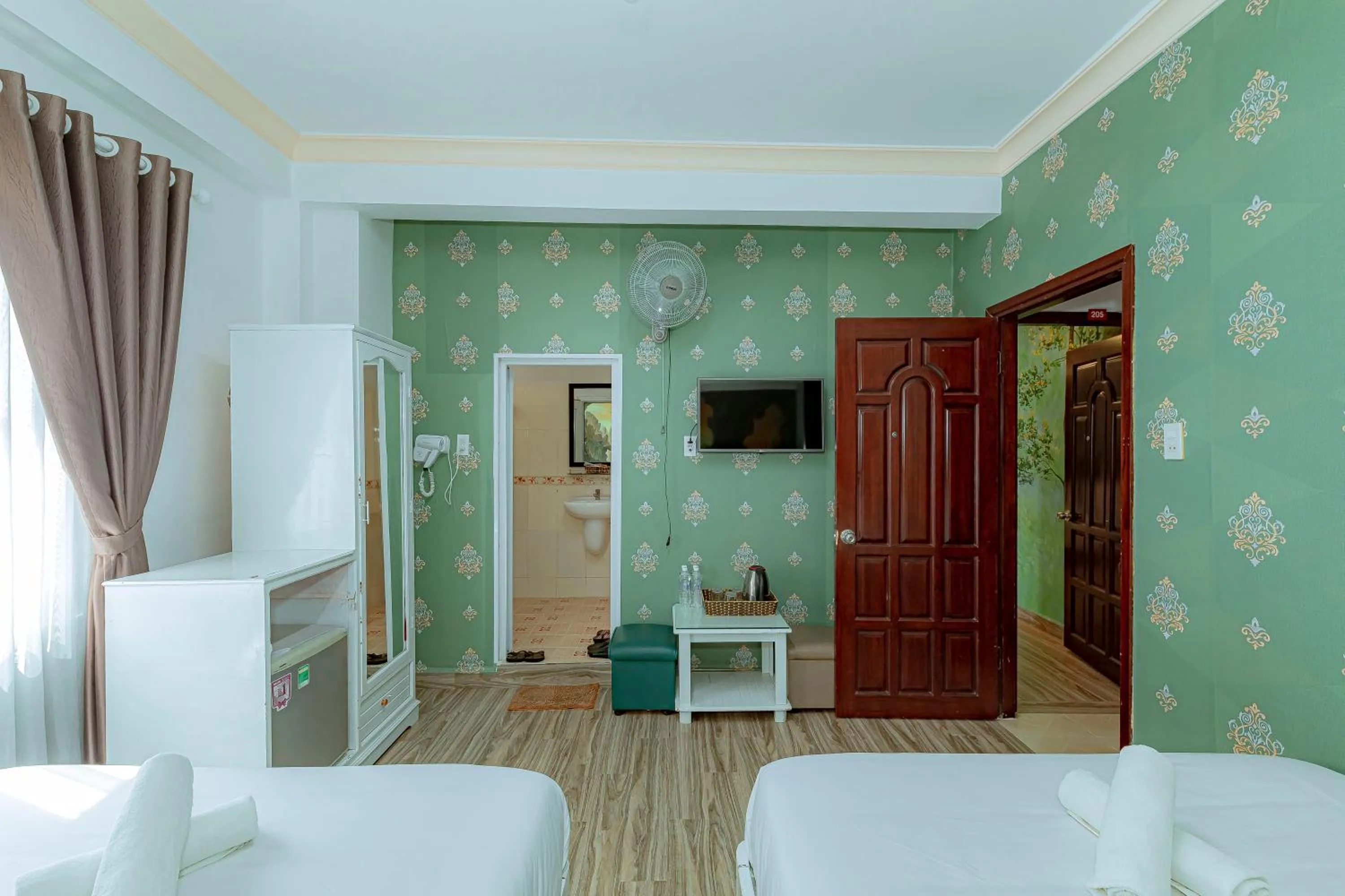 Ken's Backpackers Hotel