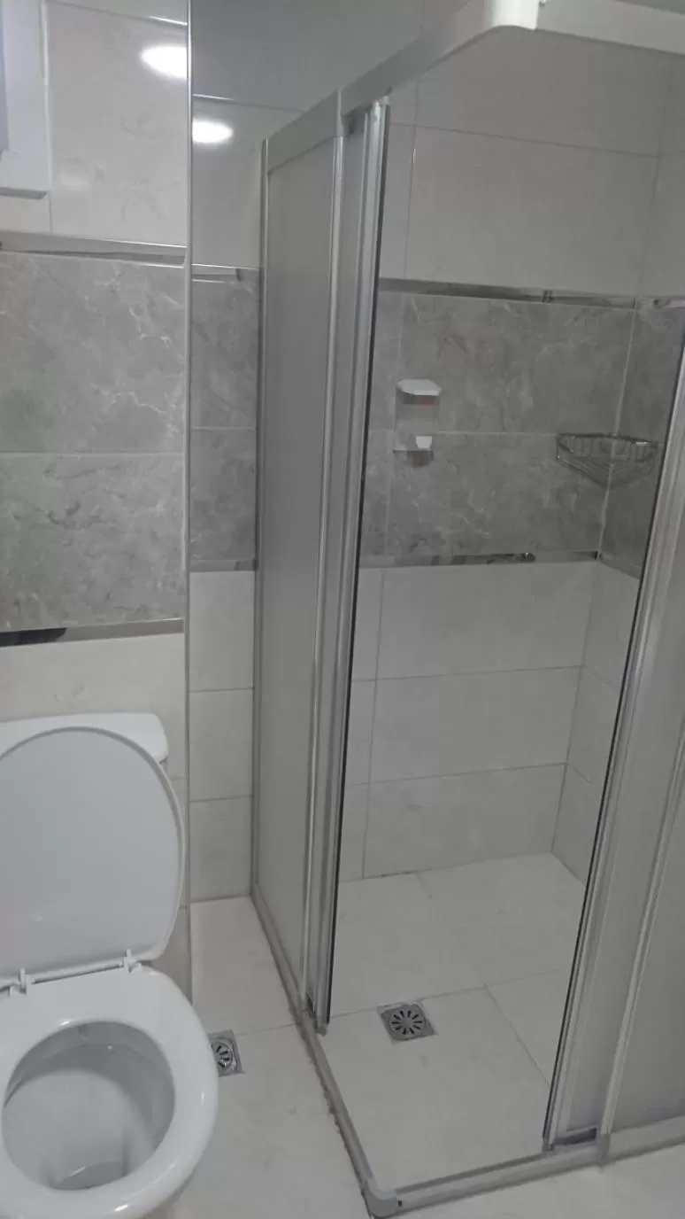 Ali's Pension ada alis