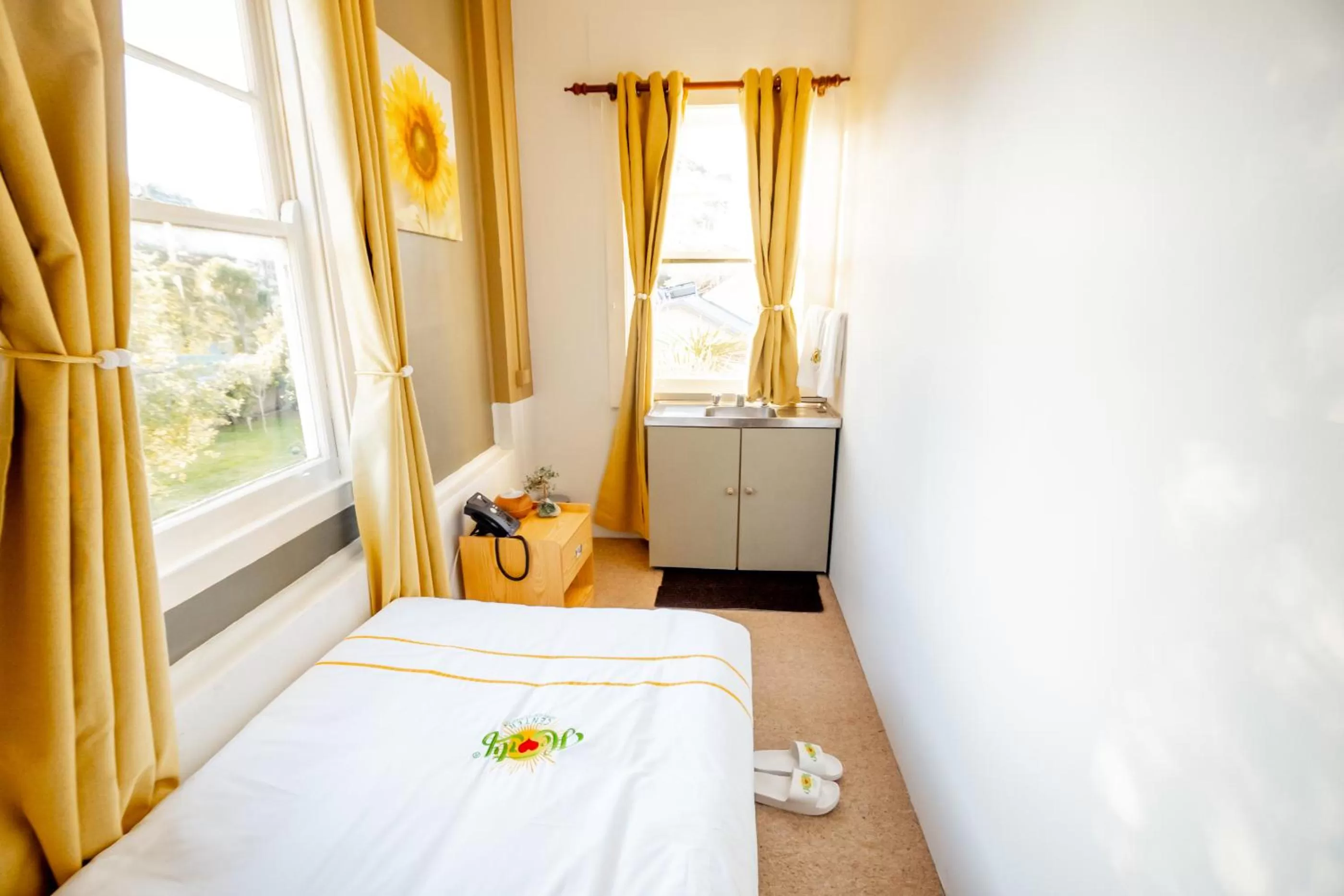 Bed in Hearty Center Motel