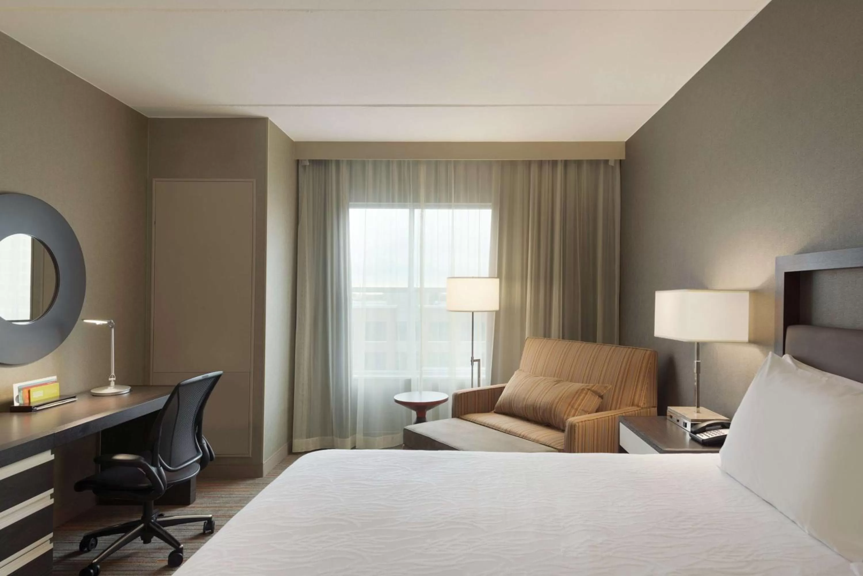 Bedroom, Bed in Hilton Garden Inn Rochester - University & Medical Center