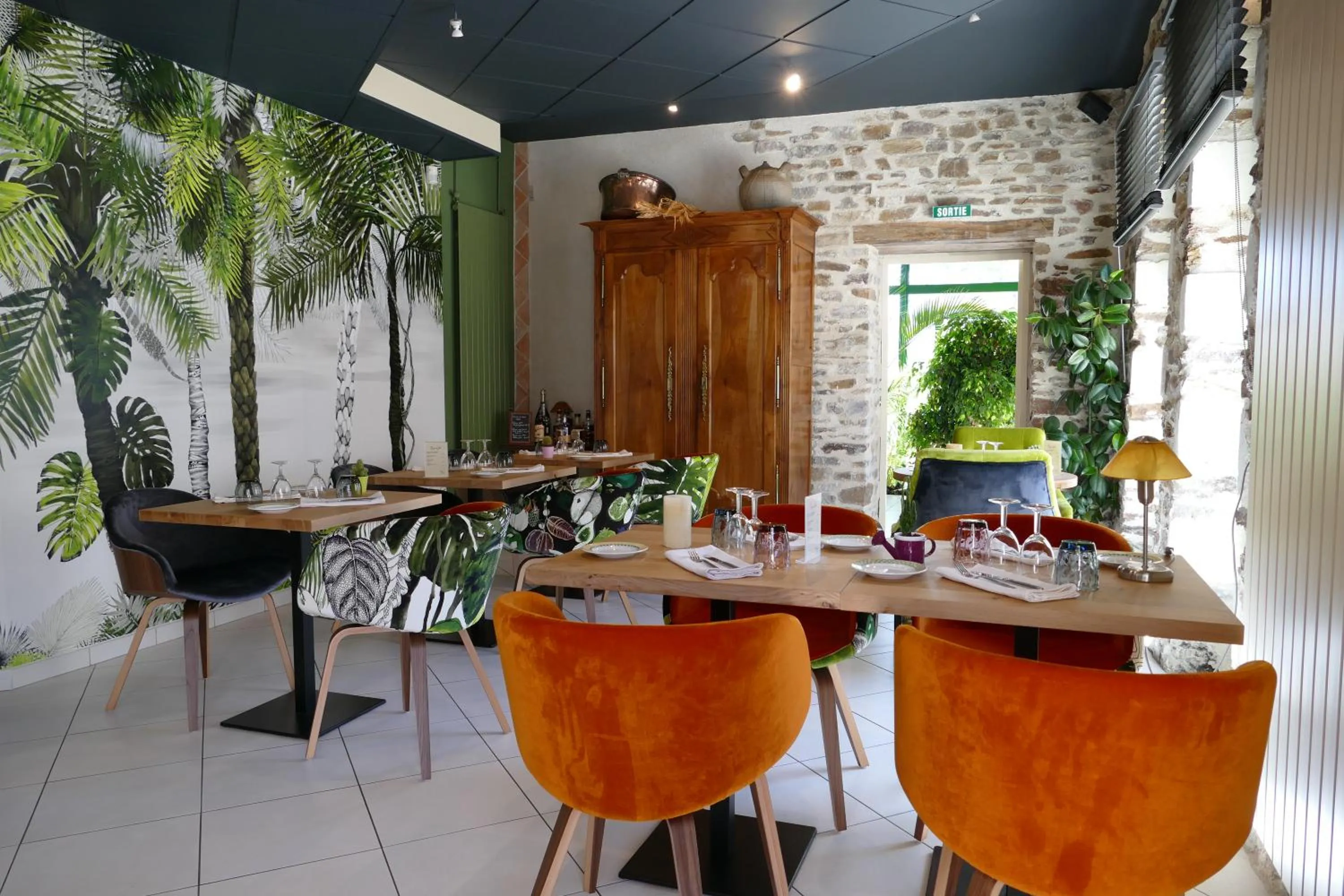 Restaurant/places to eat in Logis Hotels Le Champalud Restaurant La Citadelle