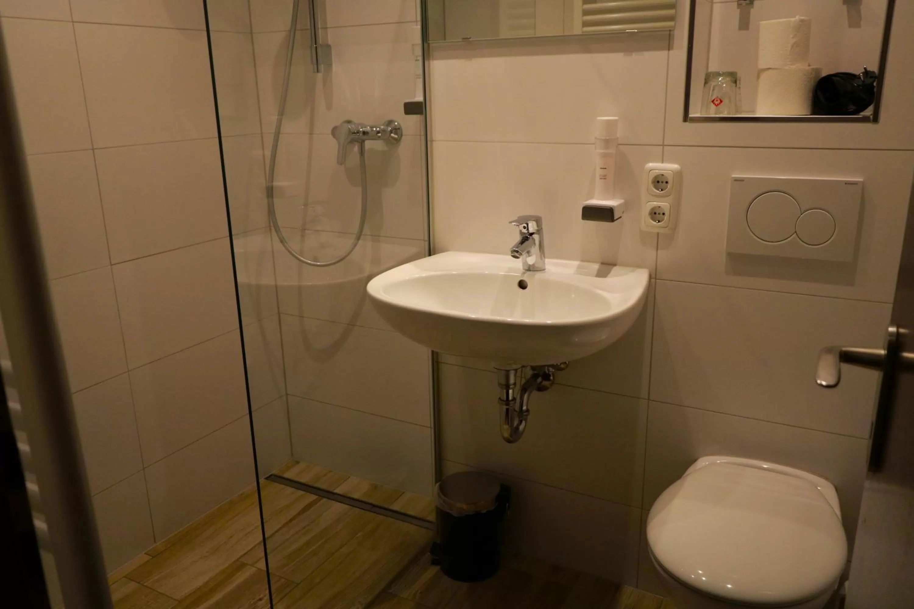 Shower in Hotel Casa Maria