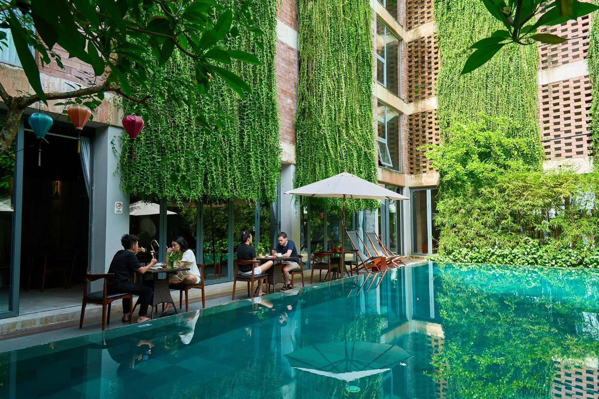 Swimming pool in Mulberry Collection Silk Eco