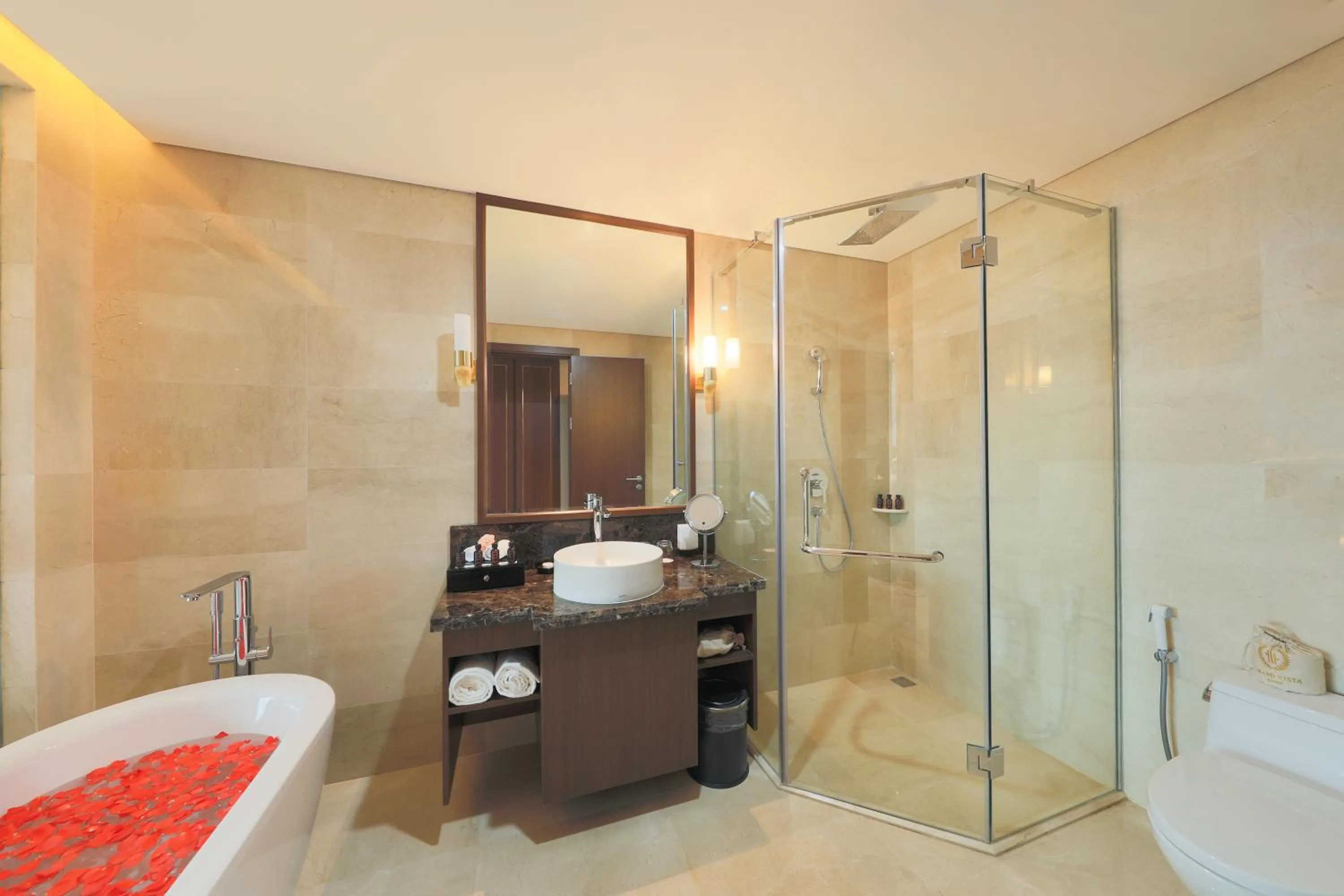 Bathroom in Grand Vista Hanoi