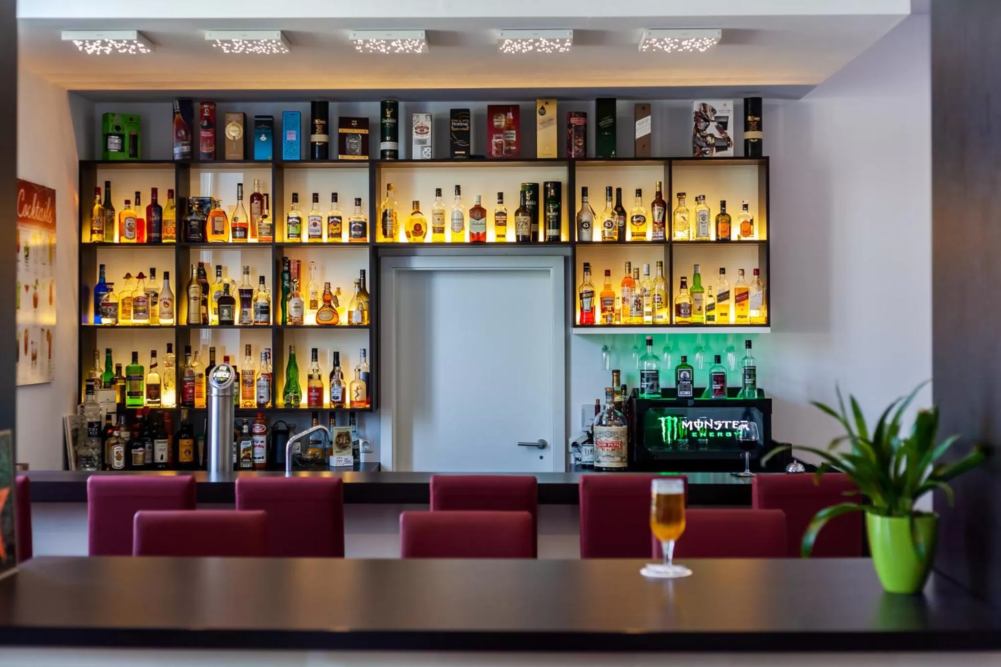 Lounge or bar in Ruhr Inn Hotel