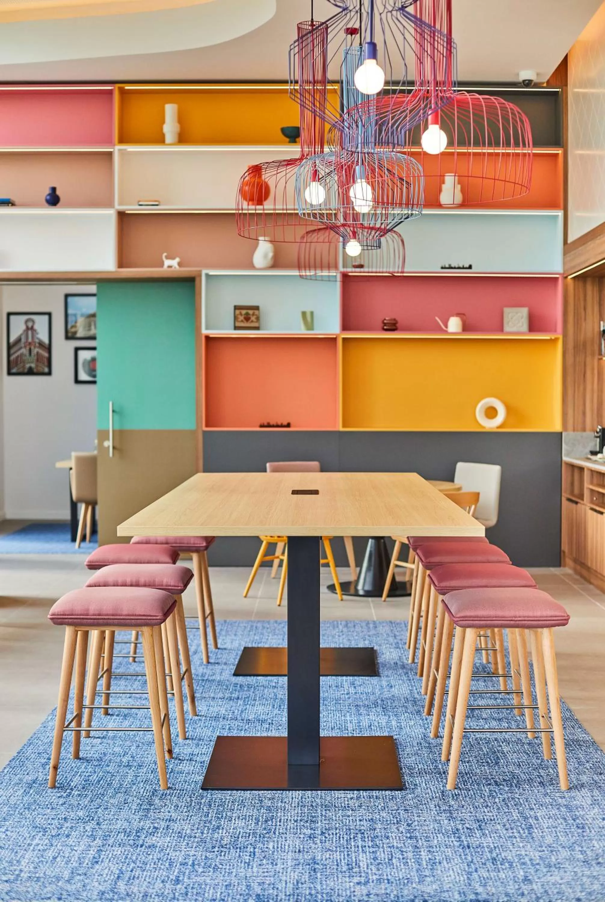 Lobby or reception in Hampton By Hilton Barcelona Fira Gran Via