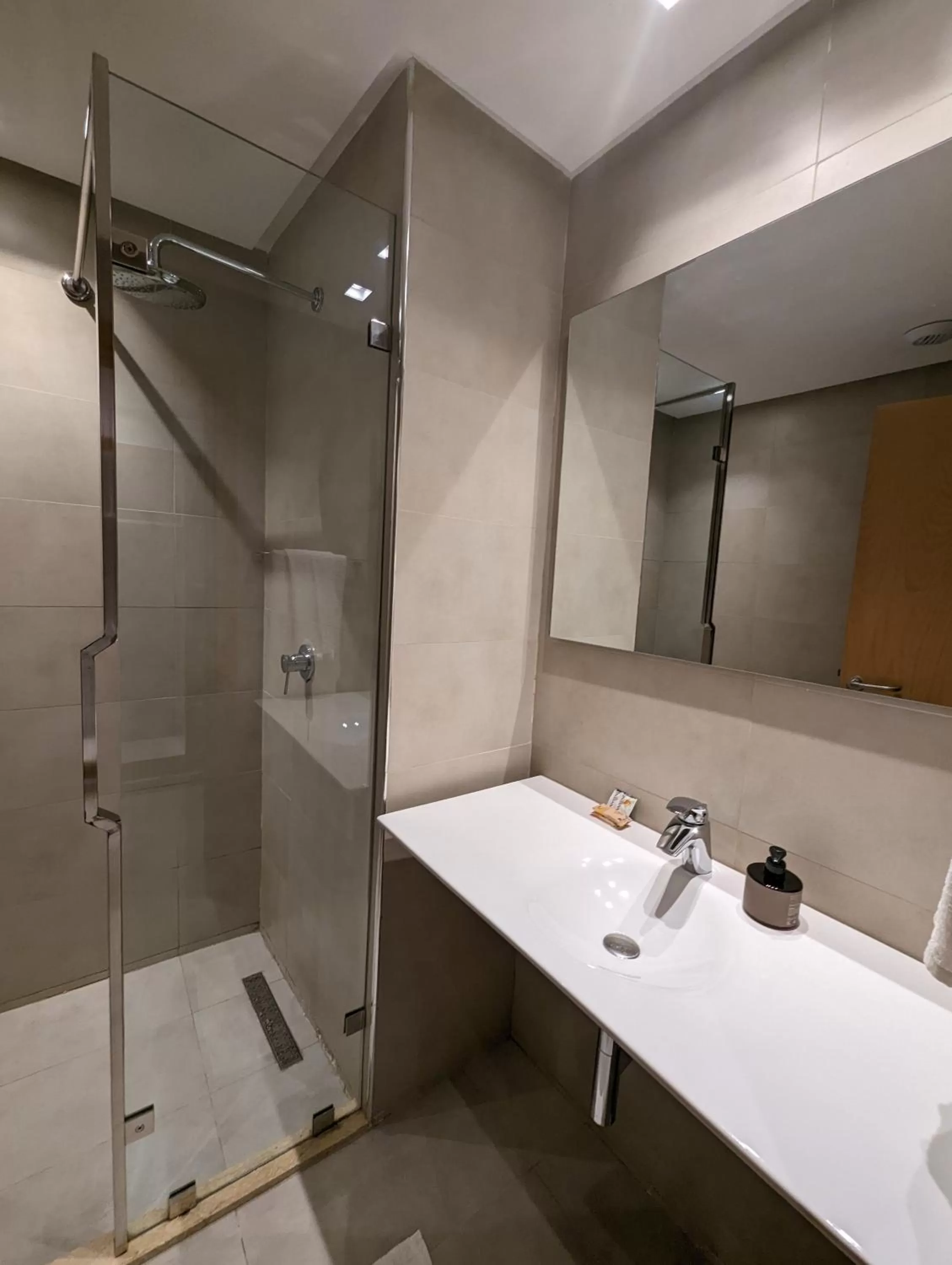 Shower in Sahara Line Hotel