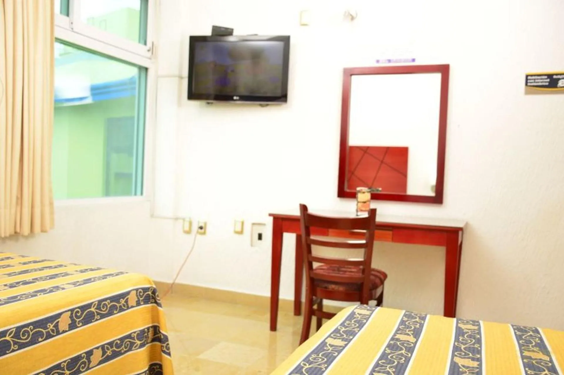 Bed in Hotel Paradise Inn