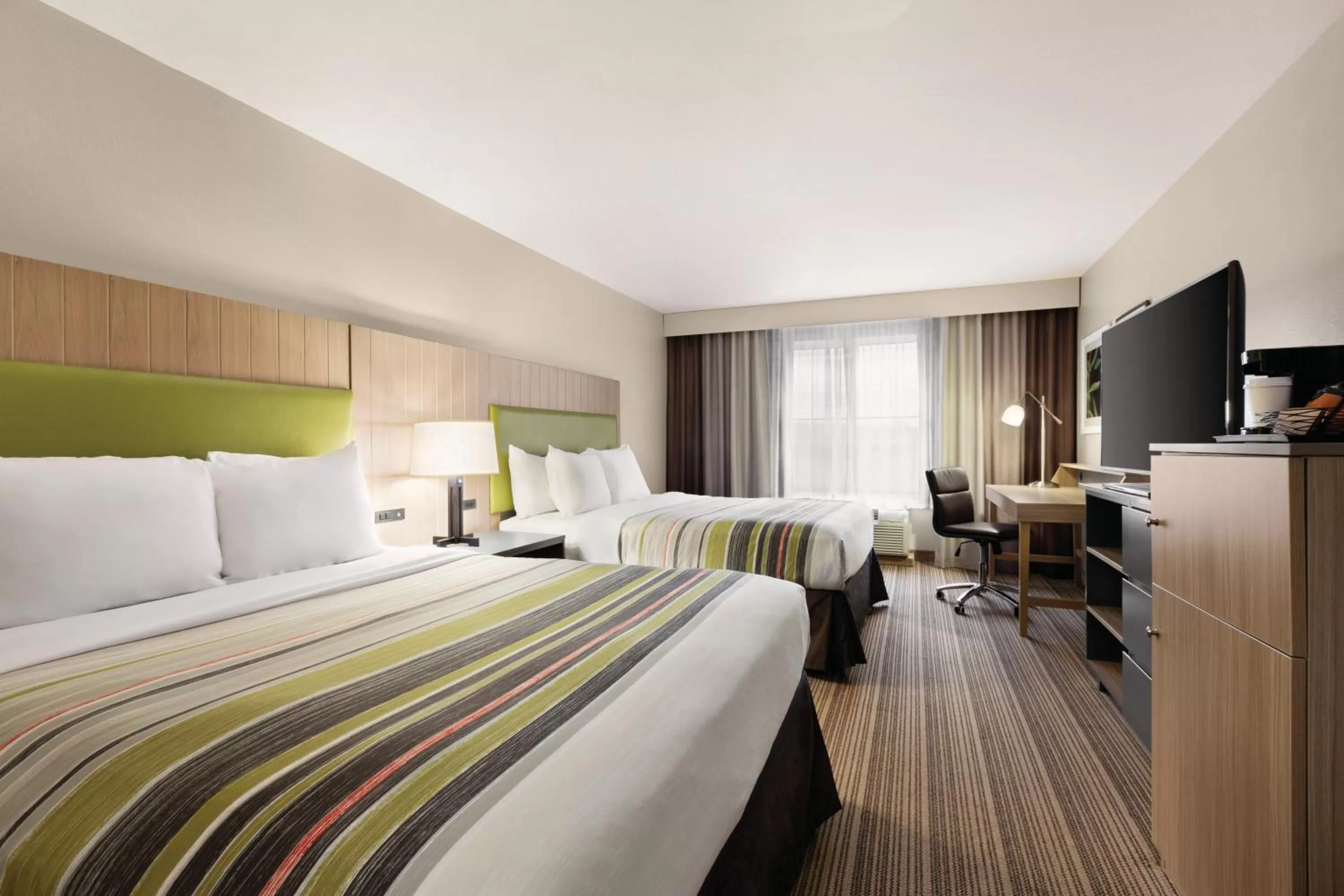 Photo of the whole room, Bed in Country Inn & Suites by Radisson, Wytheville, VA