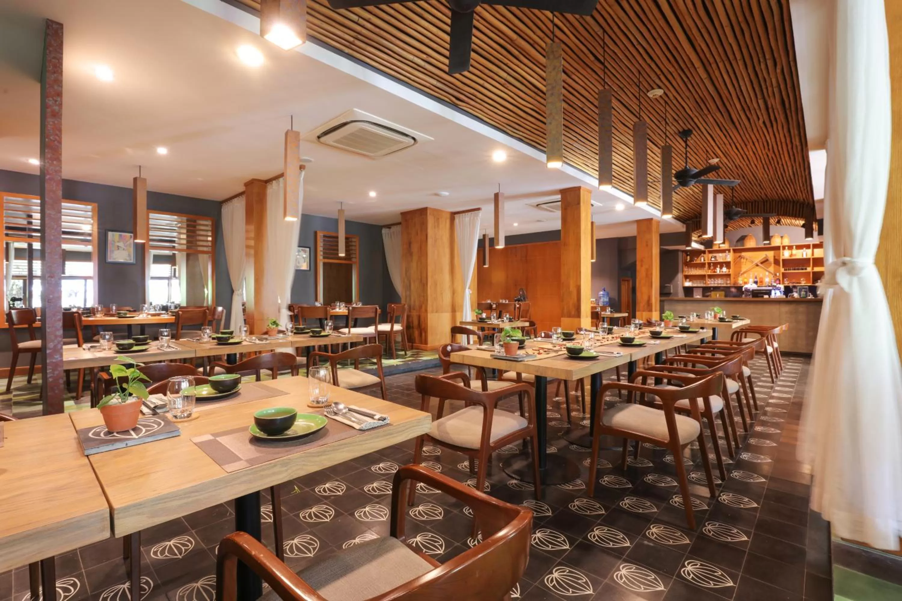 Restaurant/places to eat in ÊMM Hotel Hoi An