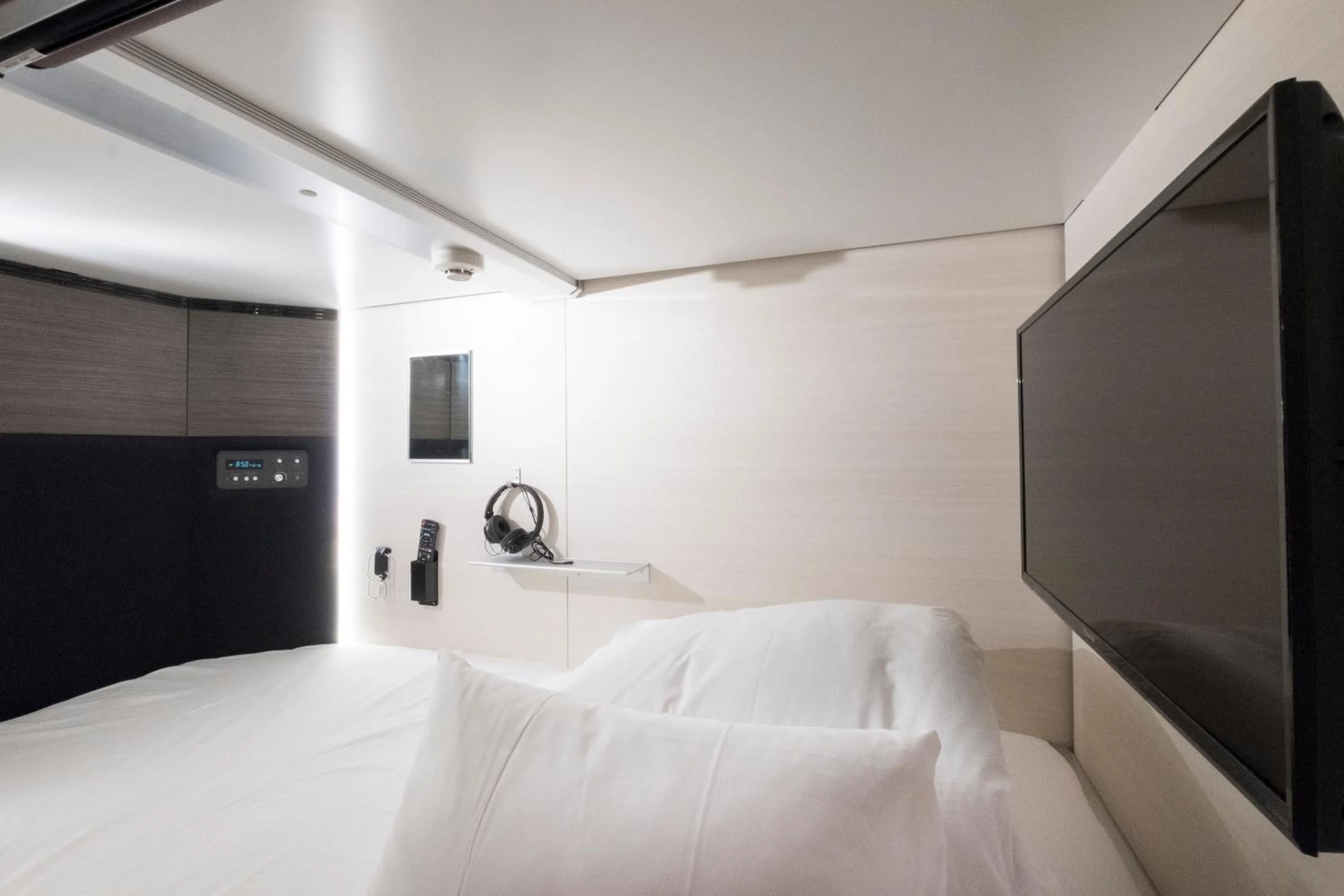 Photo of the whole room, Bed in EN HOTEL Fujisawa