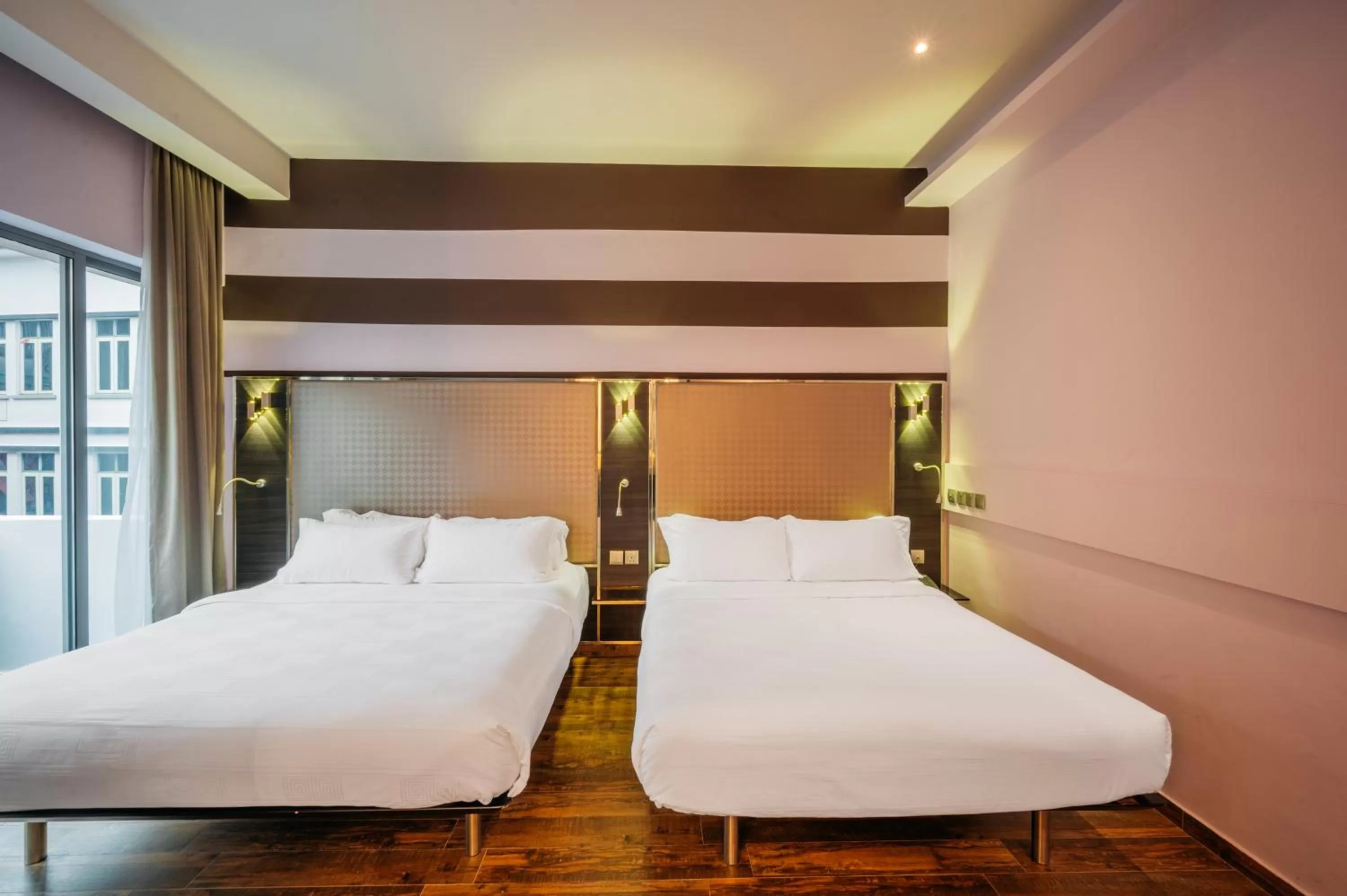 Bed in Mercure Singapore Tyrwhitt