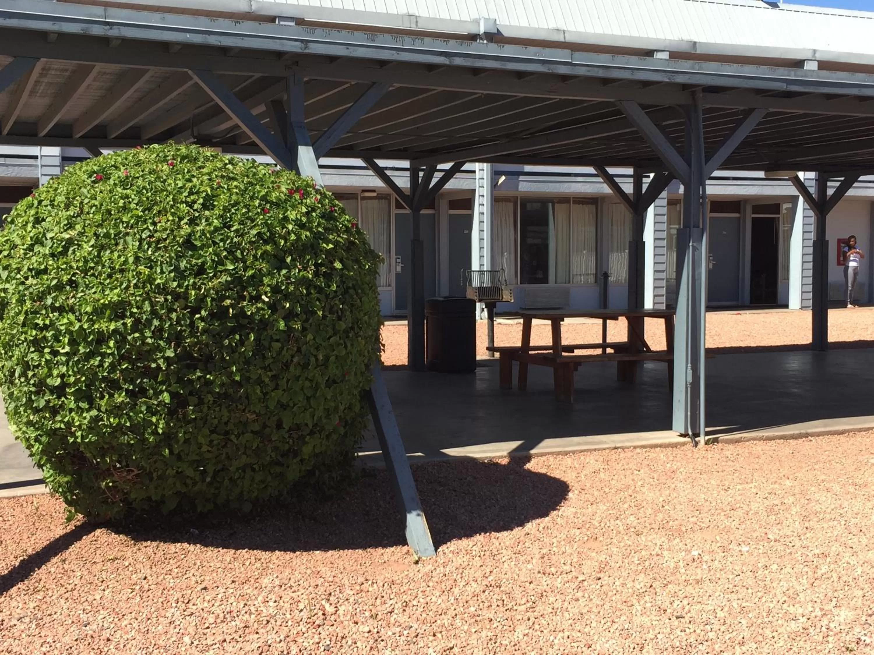 Decorative detail in EZ 8 Motel Airporter