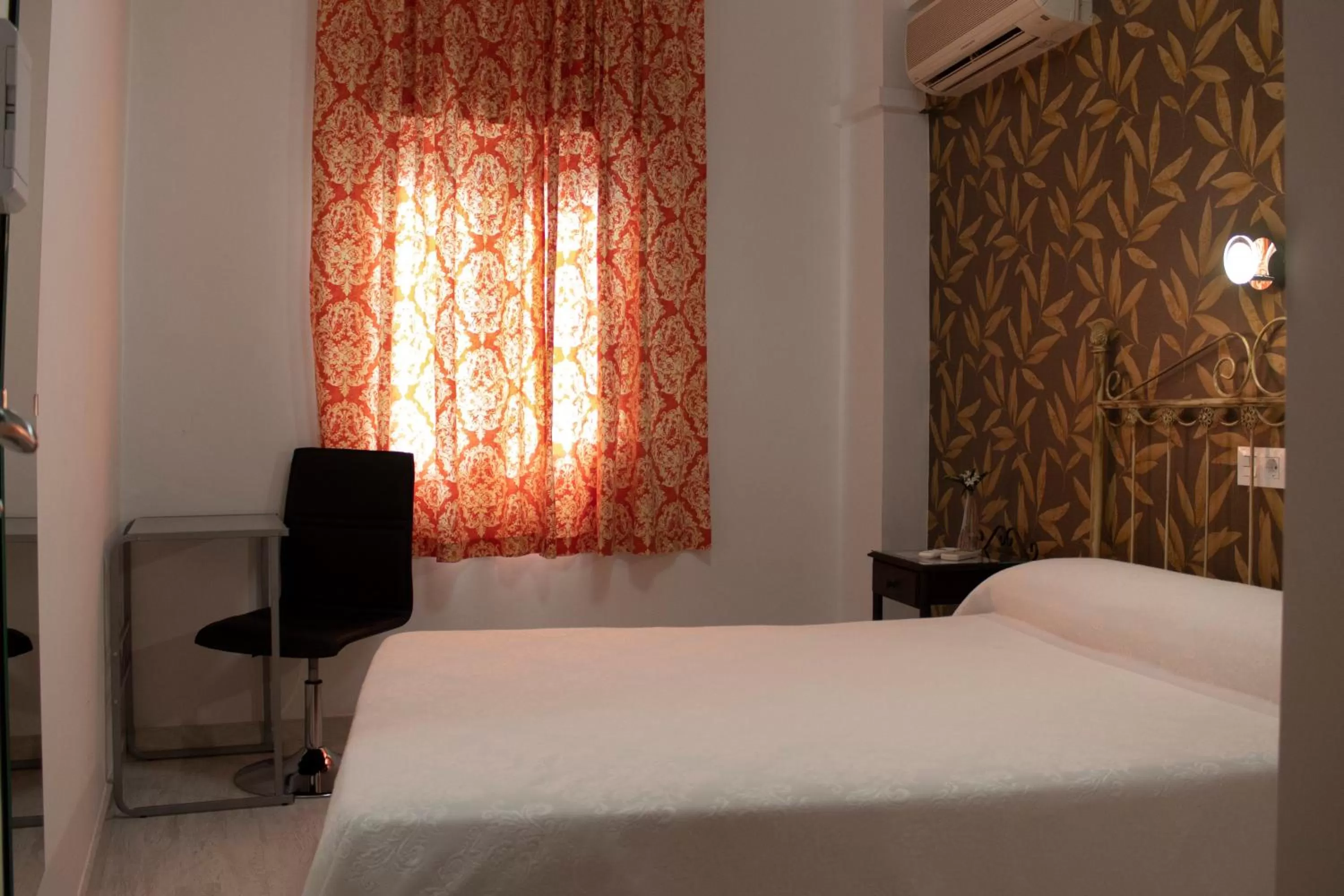 Property building, Bed in Hotel Manzanito