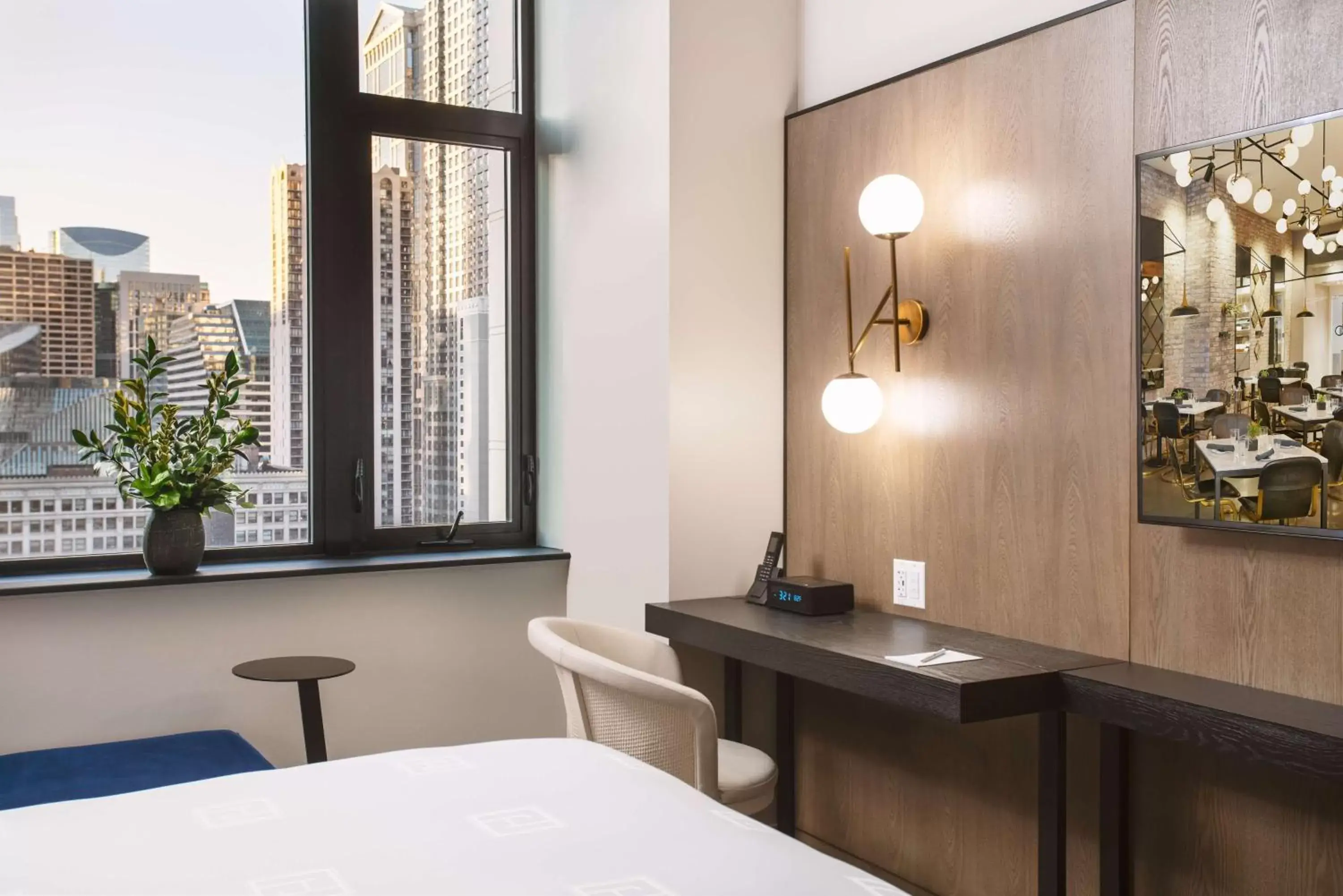 Deluxe King - Disability Access in Arlo Chicago Deluxe King - Disability Access in Arlo Chicago