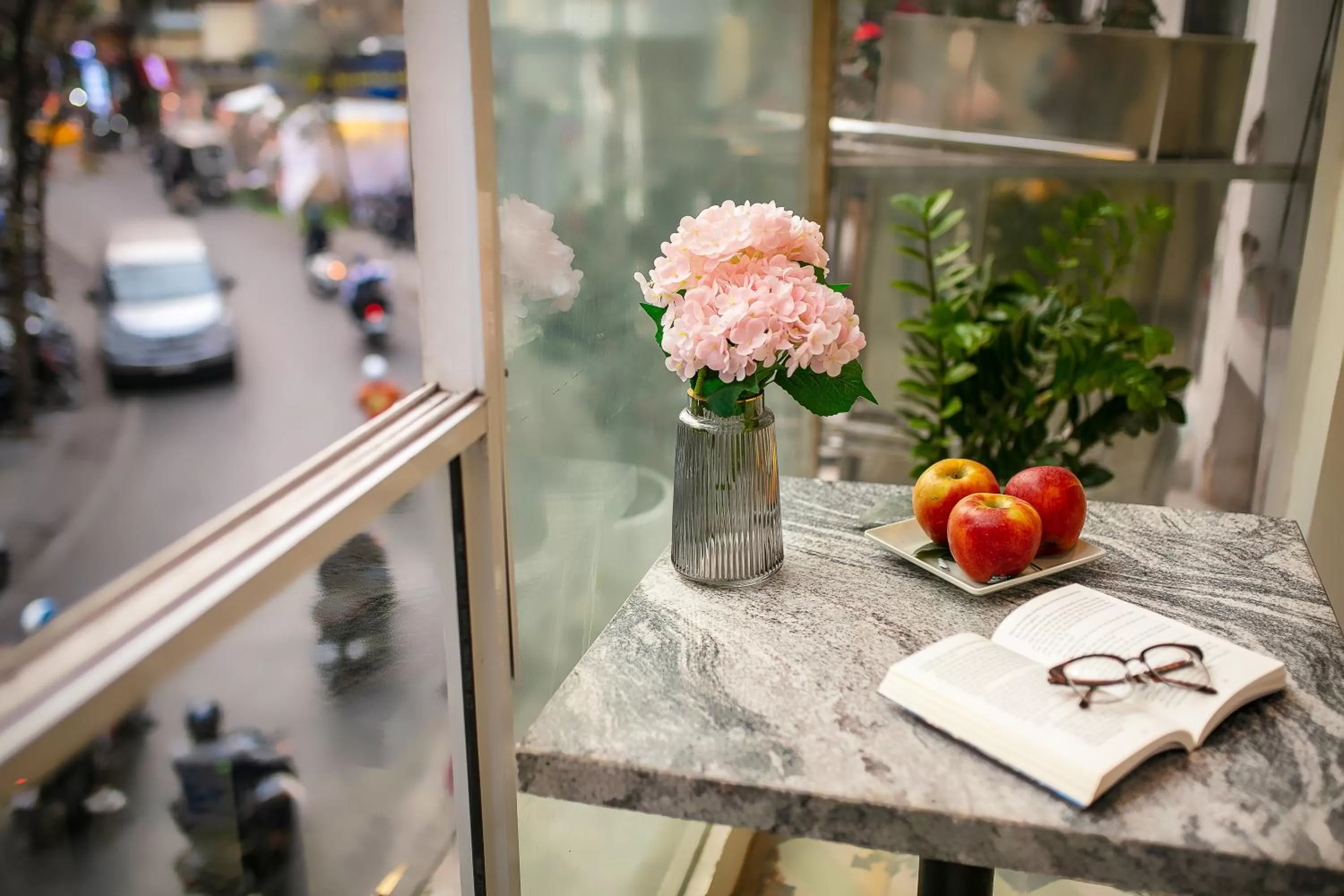 Balcony/Terrace in Queen Cafe Hotel & Pub