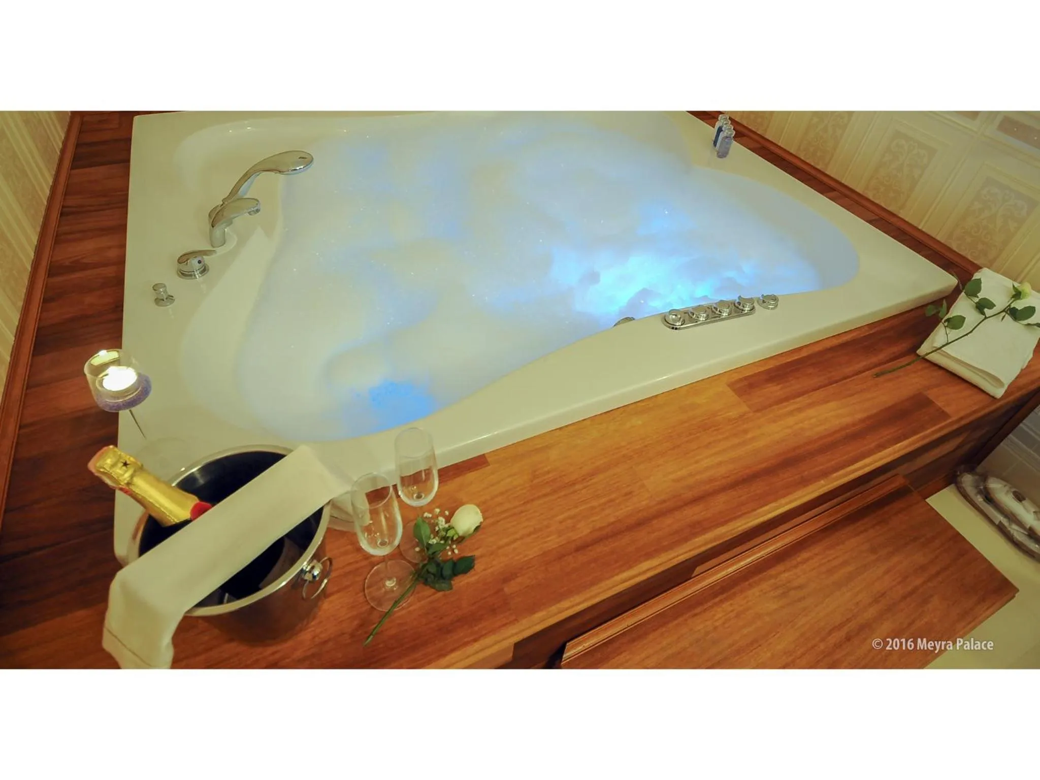 Hot Tub in Meyra Palace