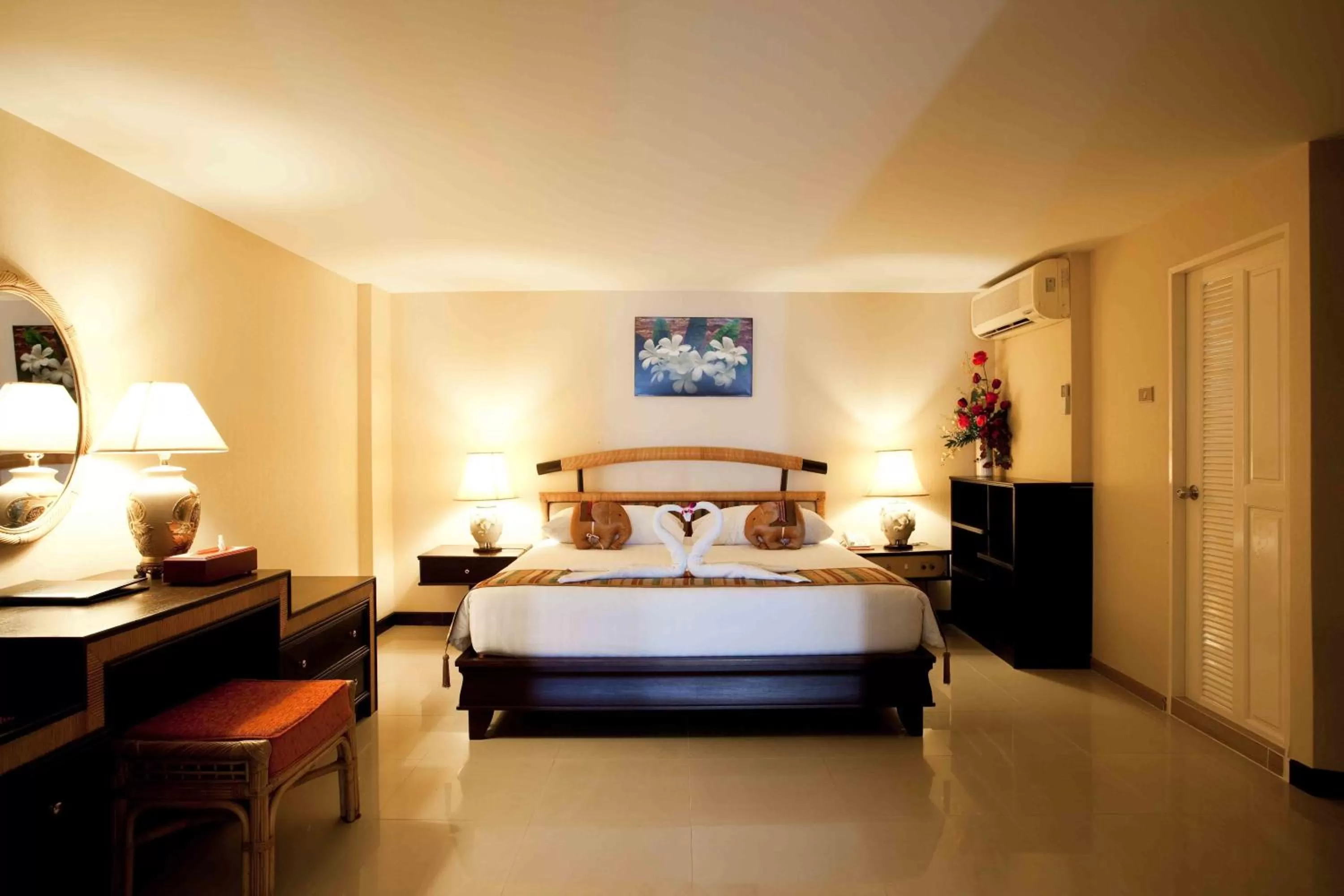 Bed in Methavalai Hotel