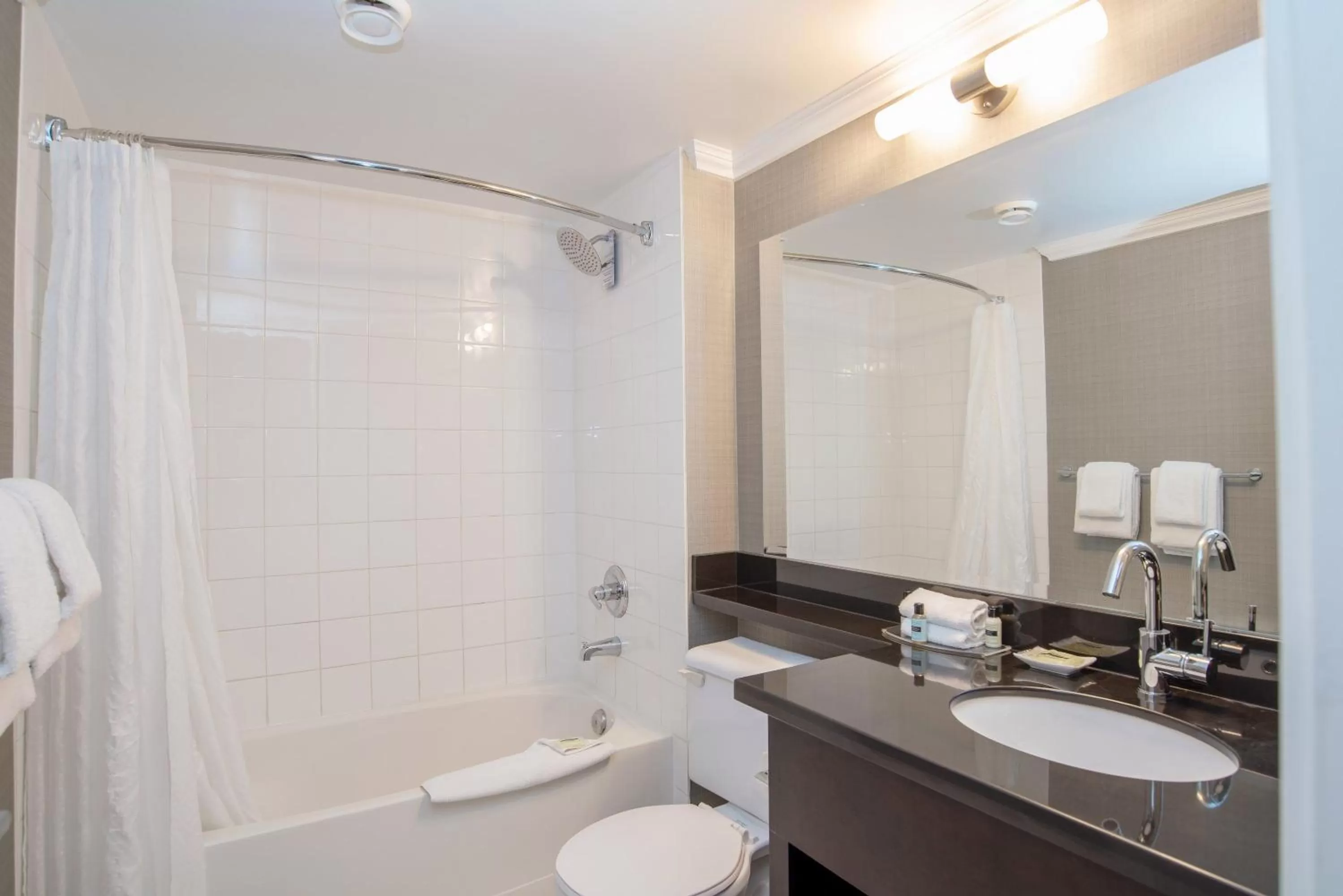 Bathroom in Sandman Hotel Vancouver Airport