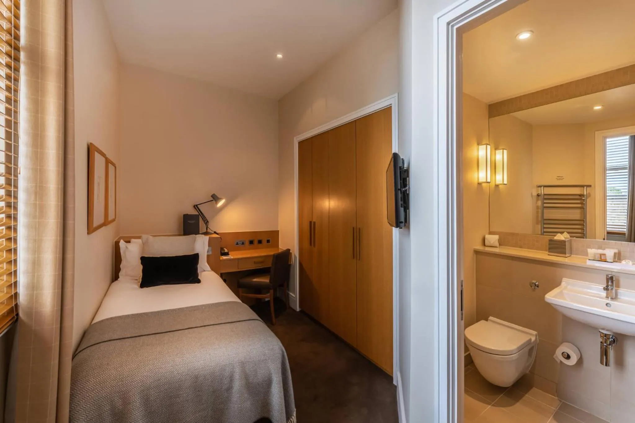 Bedroom, Bed in The Resident Kensington