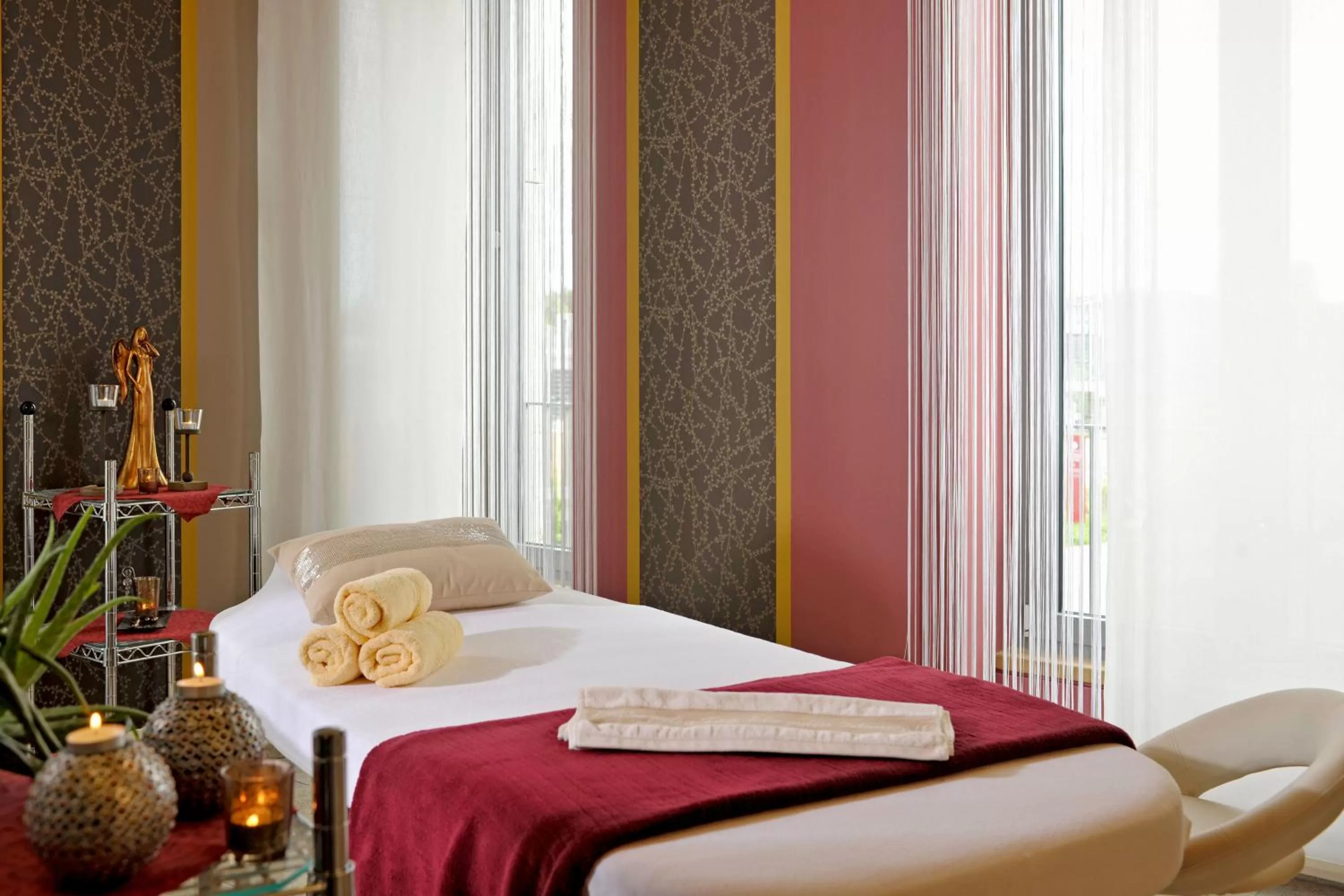 Massage, Bed in Resort Mark Brandenburg & Fontane Therme