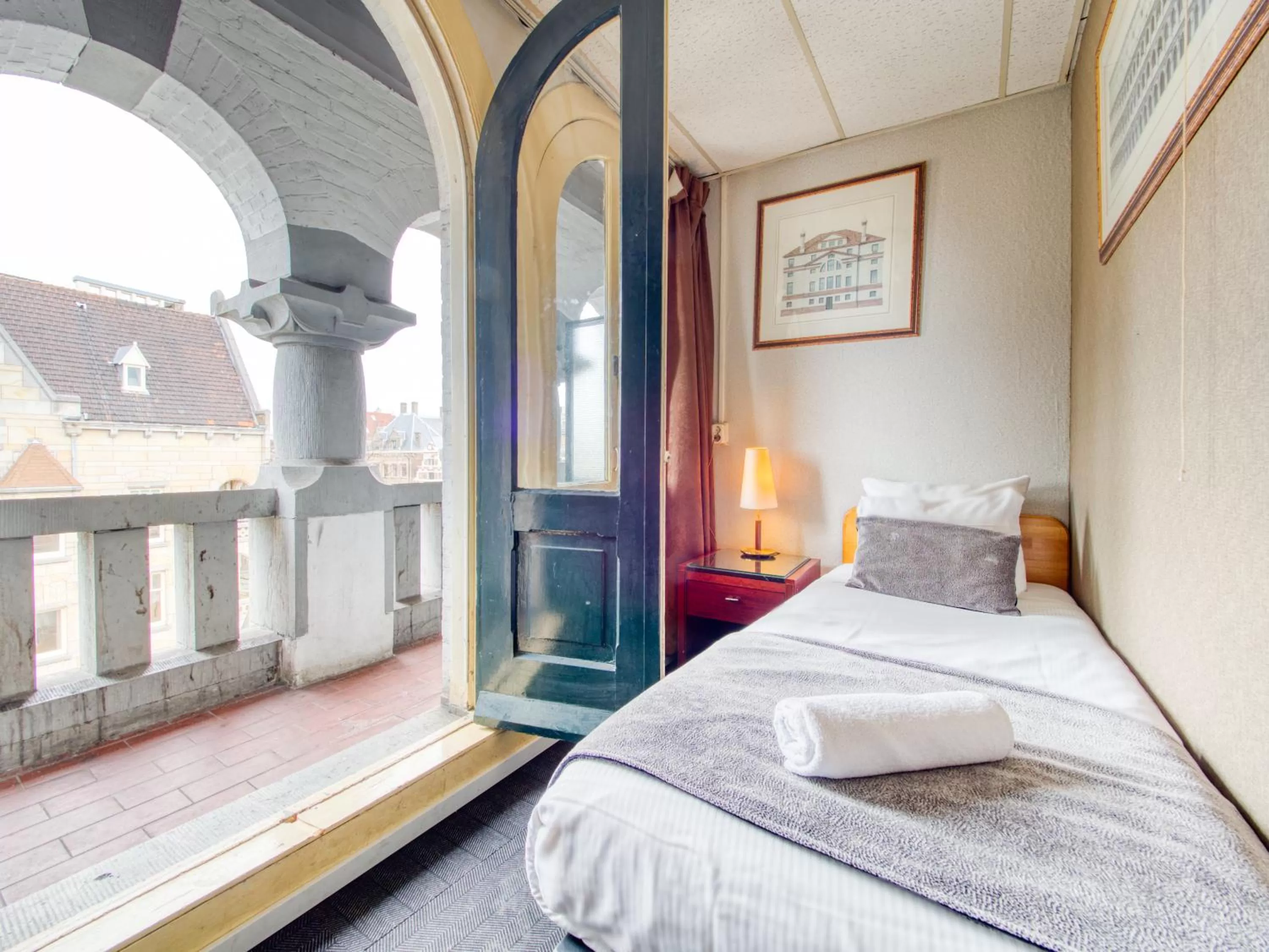 Bed in Di-Ann City Centre Hotel