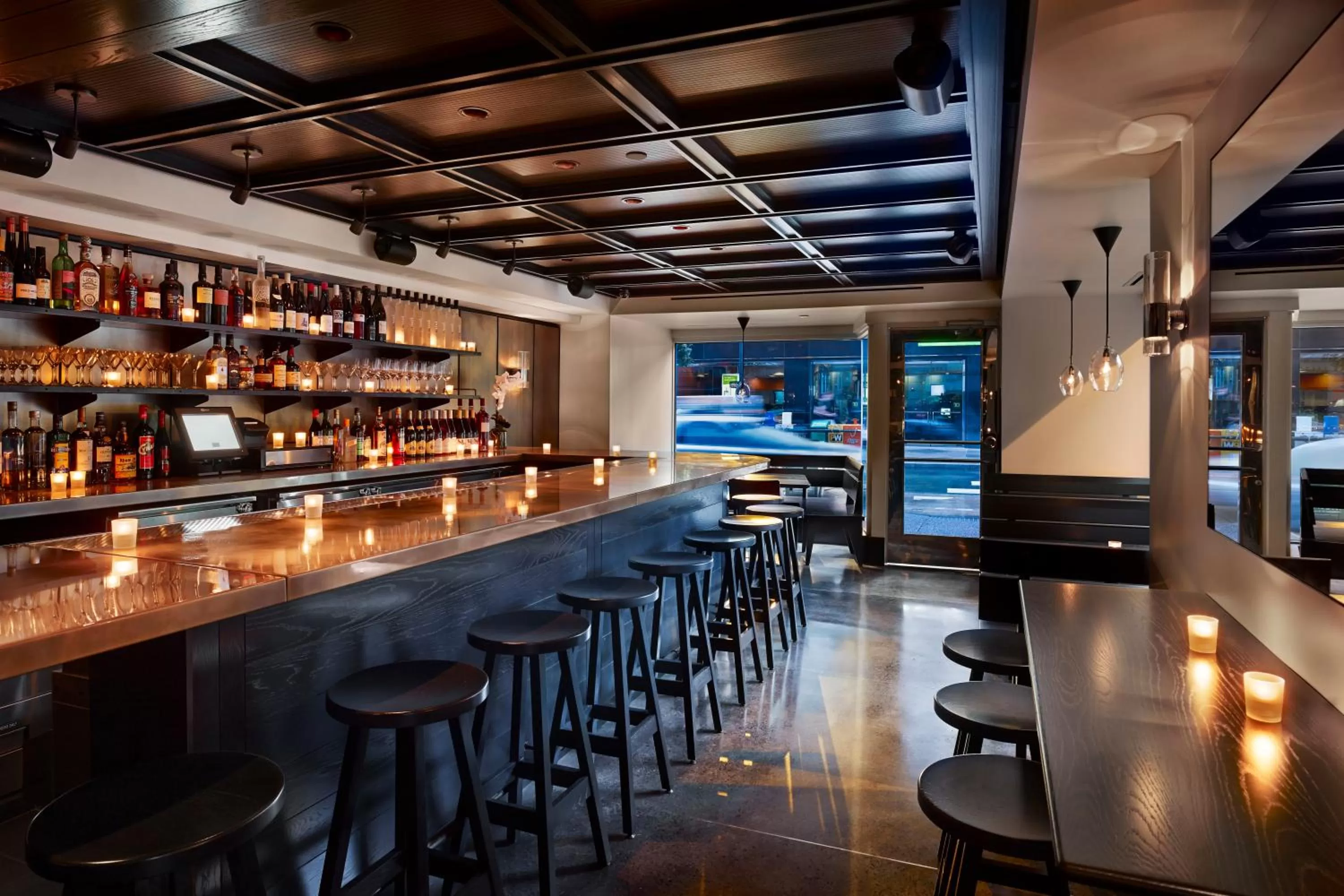 Lounge or bar in AKA Rittenhouse Square