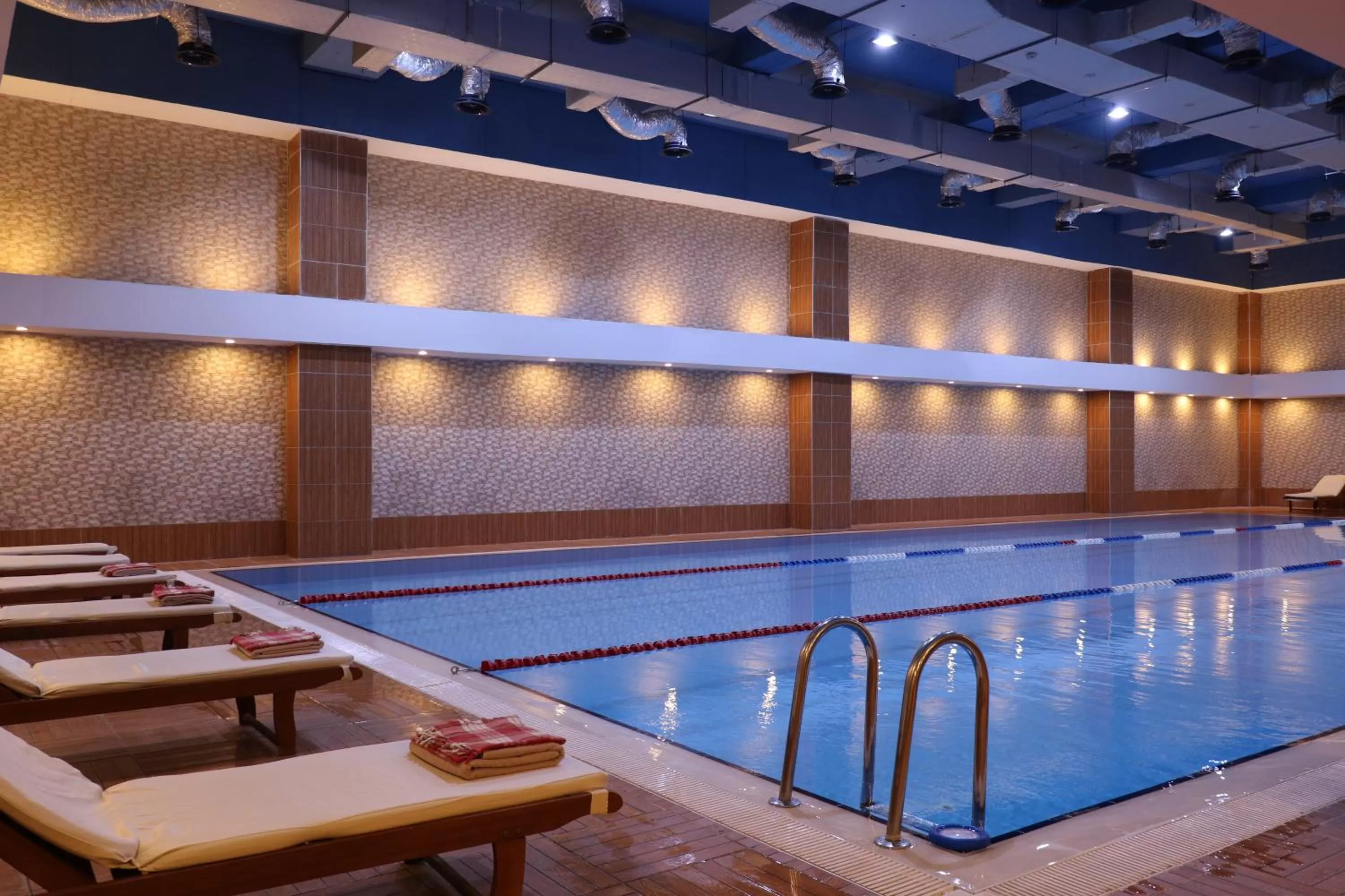 Swimming pool in Dedeman Erbil Hotel City Center