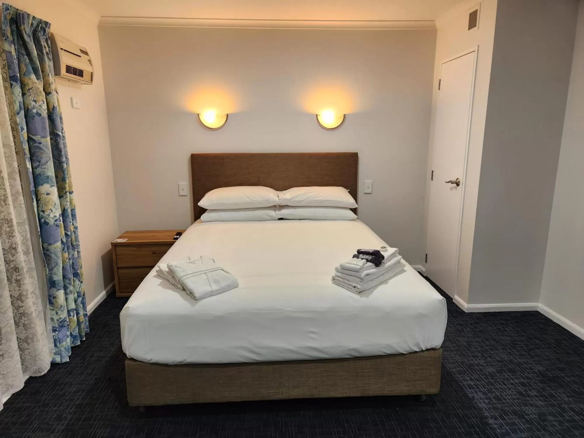 Bedroom, Bed in Botany Palms Motel