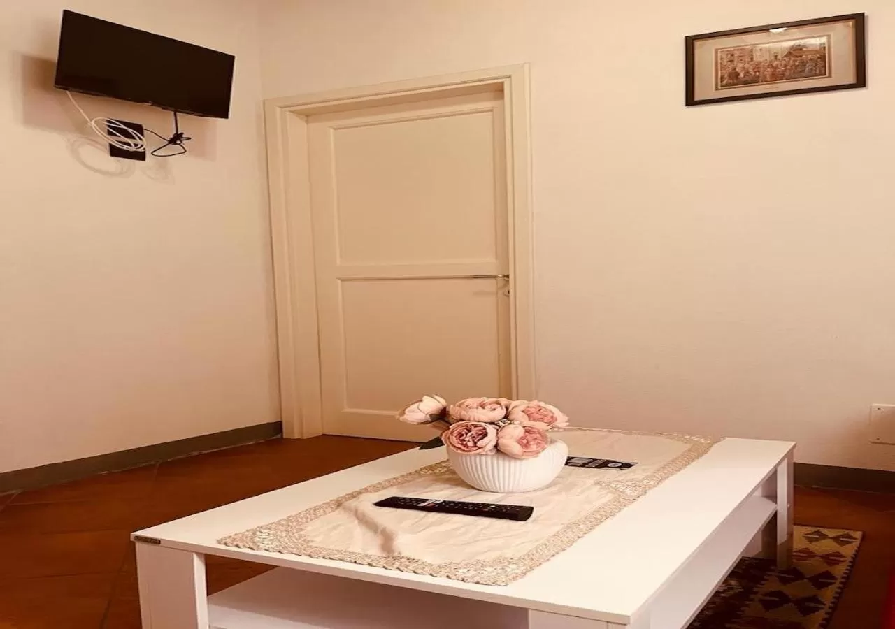 TV and multimedia, Kitchen/Kitchenette in B&B Giardino delle Camelie