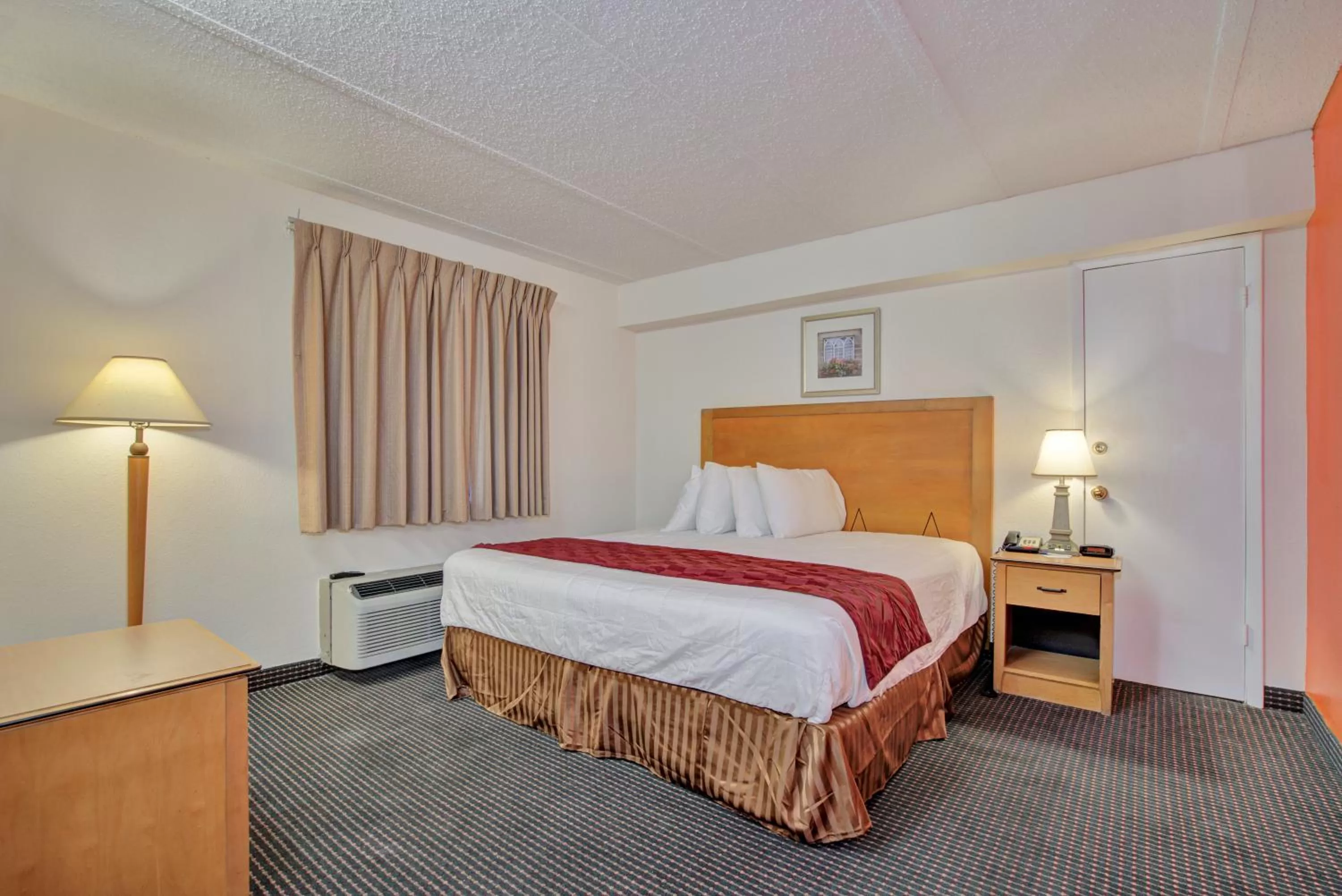 Bed in Americas Best Value Inn Laredo