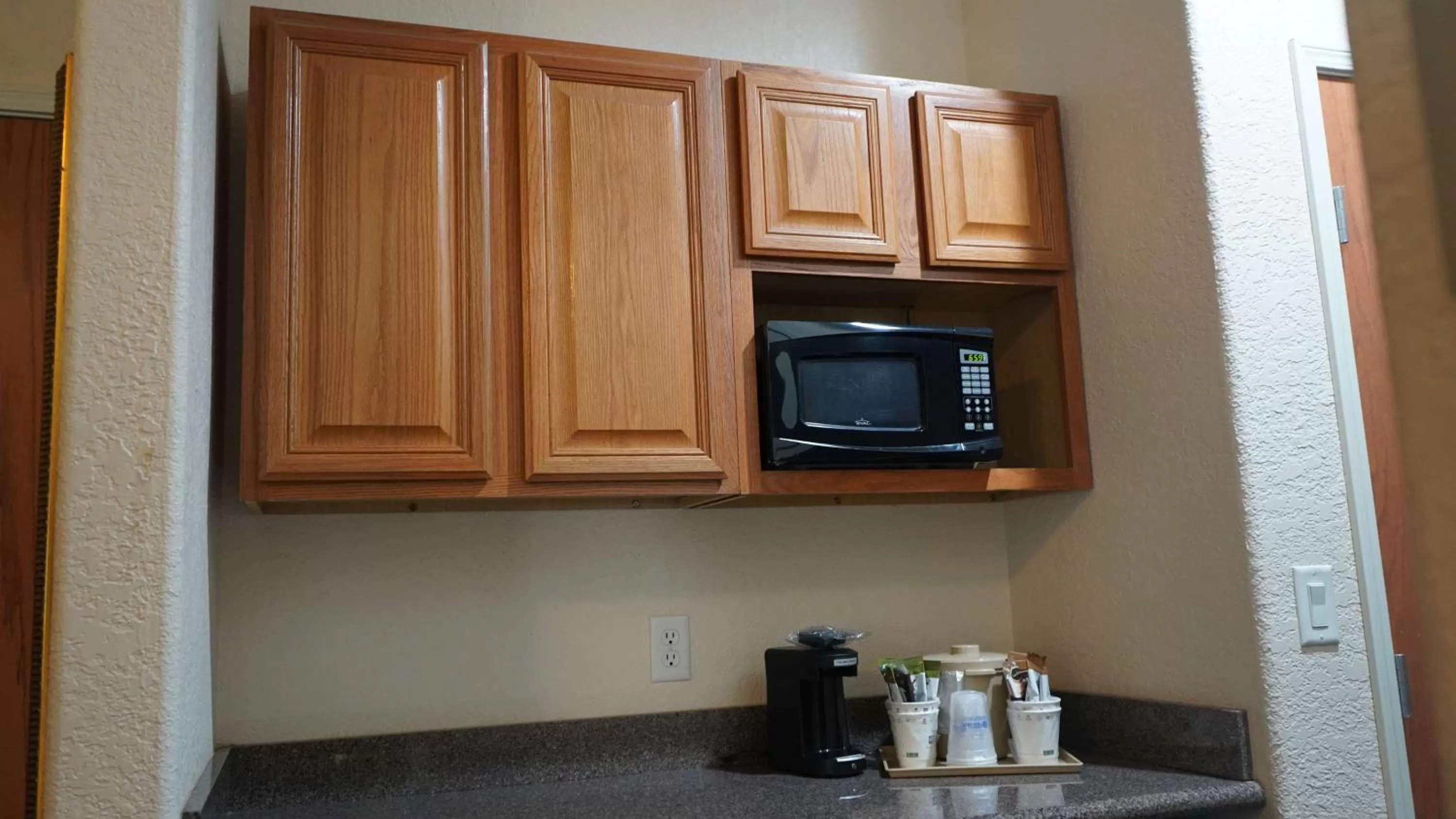 Kitchen or kitchenette in Best Western Lubbock West Inn & Suites