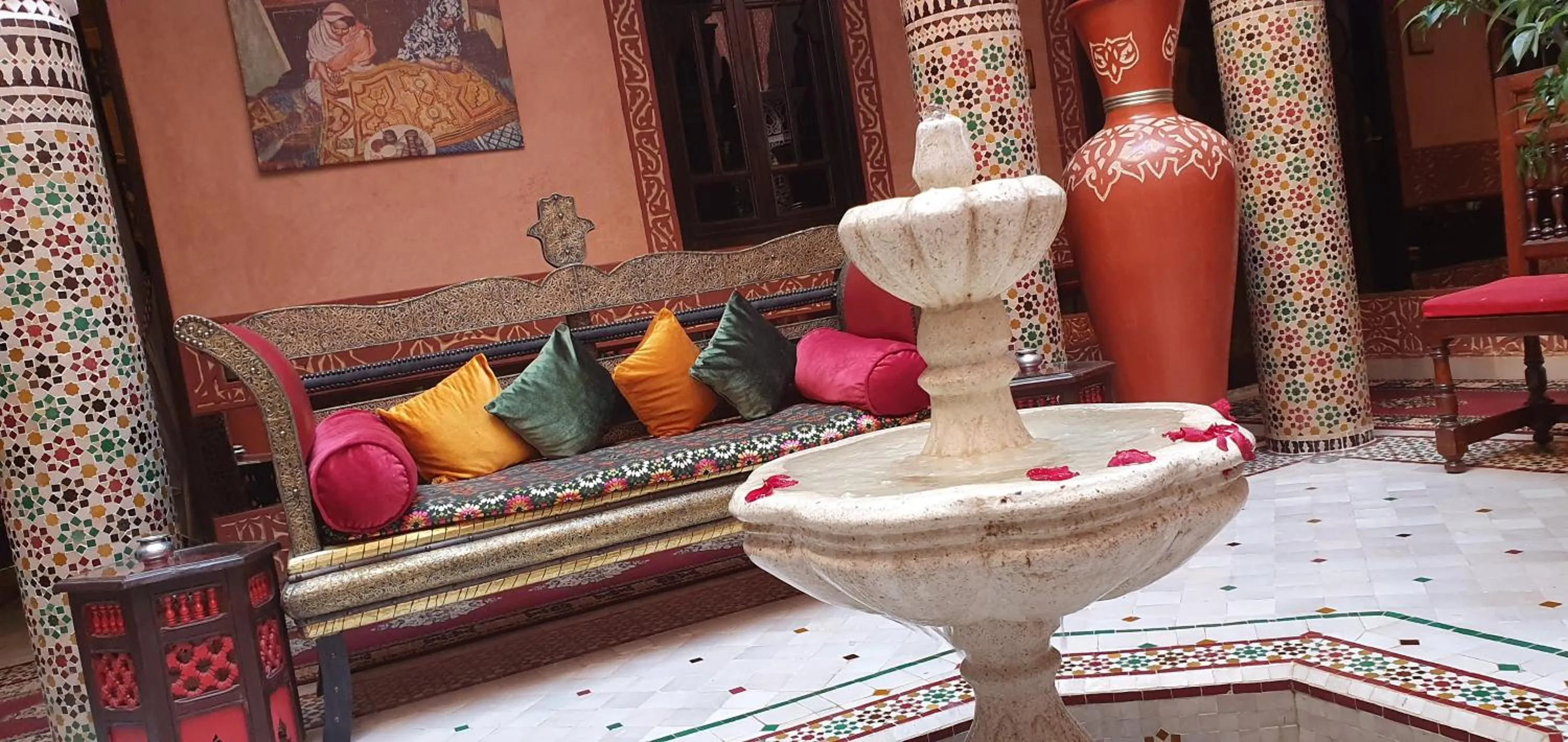 Lobby or reception in Riad Mille Et Une Nuits