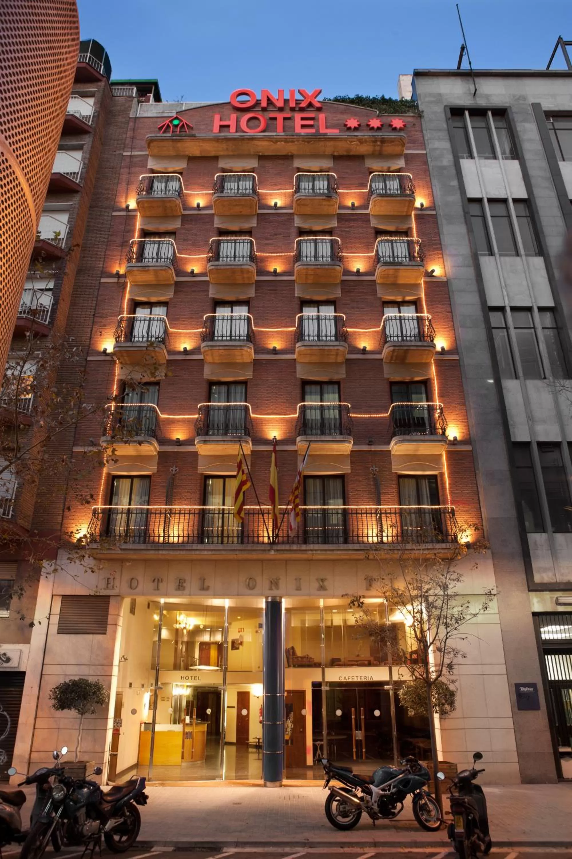 Facade/entrance in Onix Fira