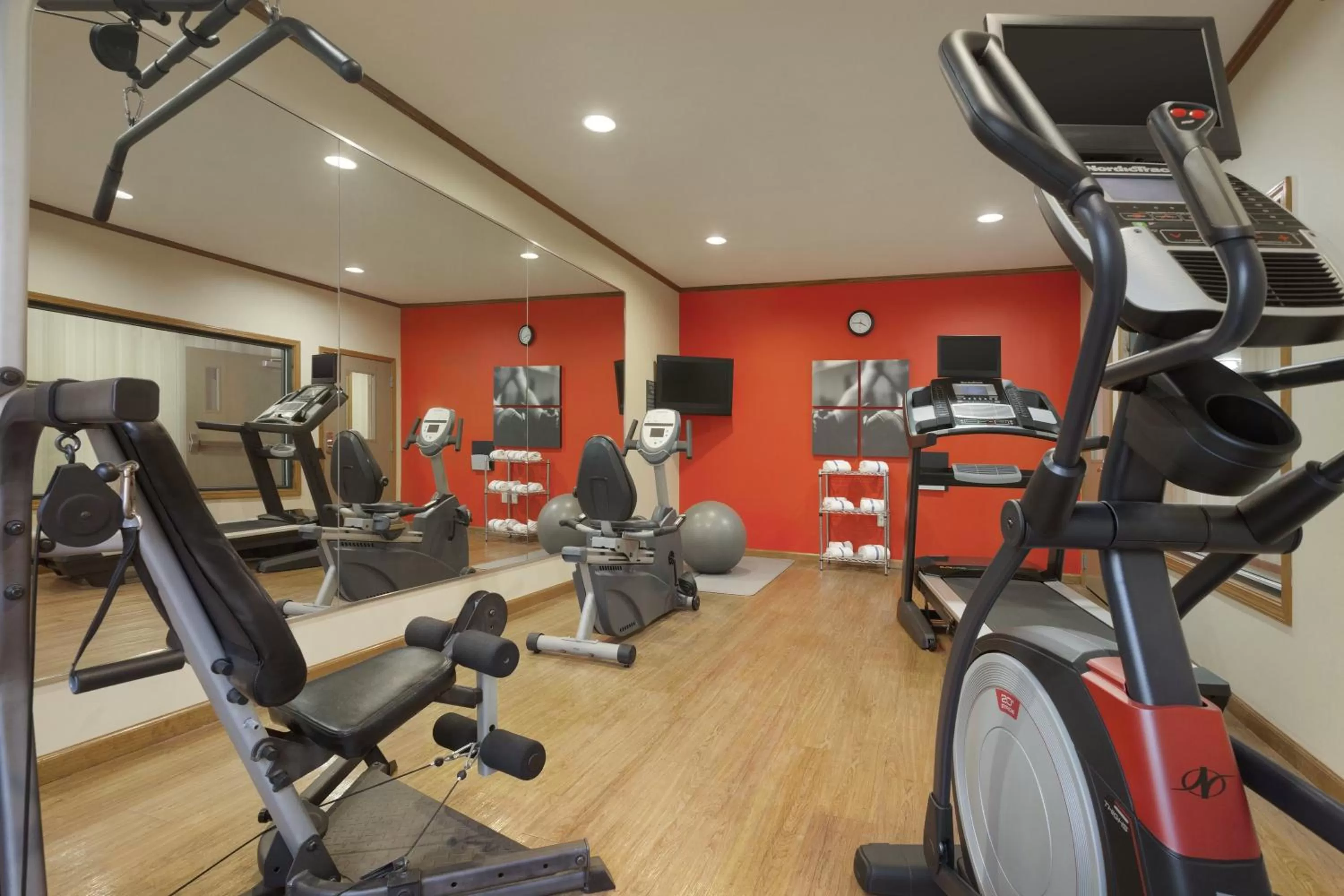Fitness centre/facilities in Country Inn & Suites by Radisson, Pineville, LA