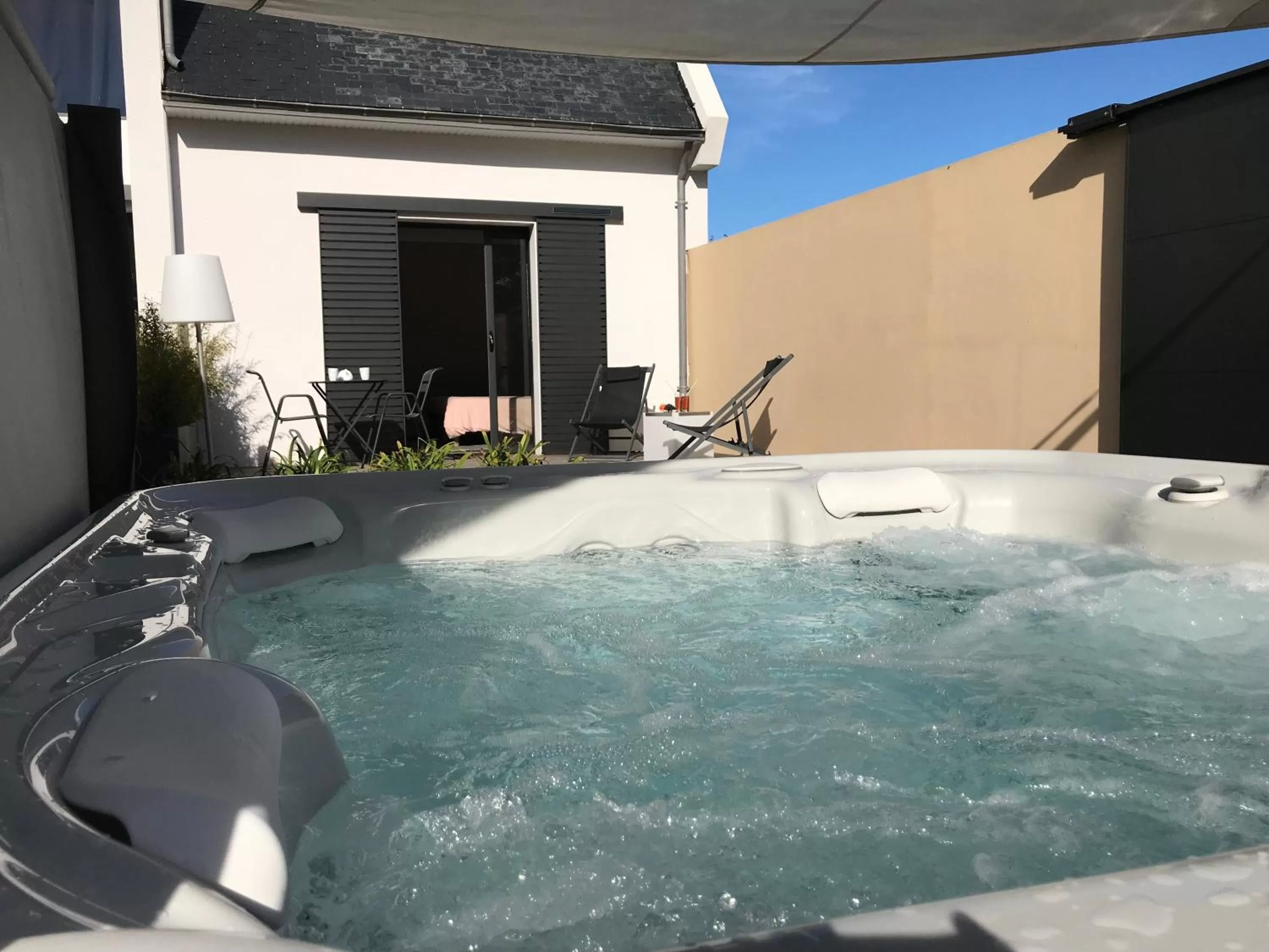 Patio, Swimming Pool in Un Moment à la Campagne