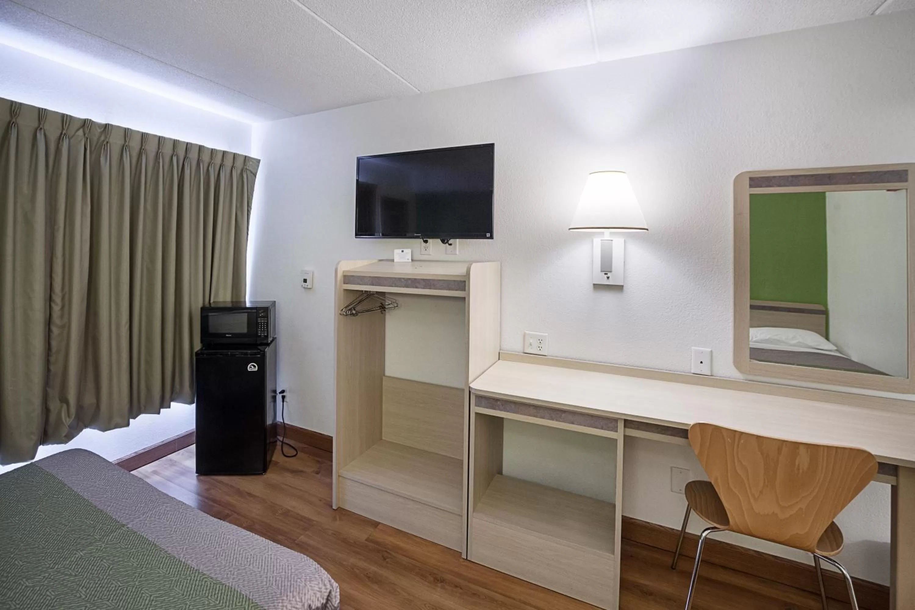 Bedroom, Bed in Motel 6-Binghamton, NY