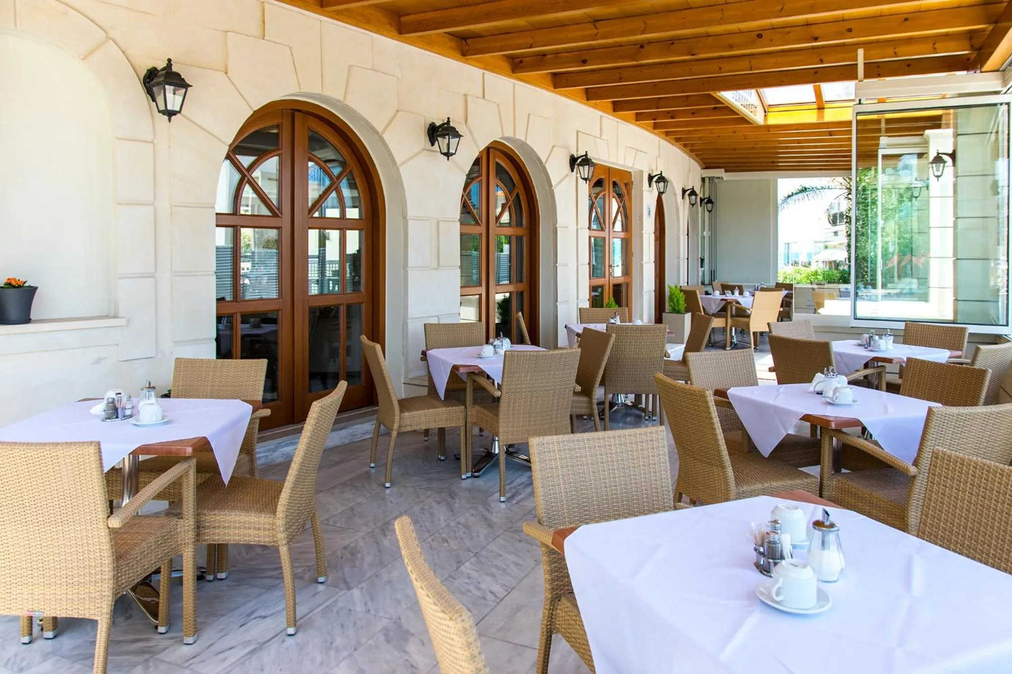 Restaurant/places to eat in Anita Beach Hotel- Adults Only