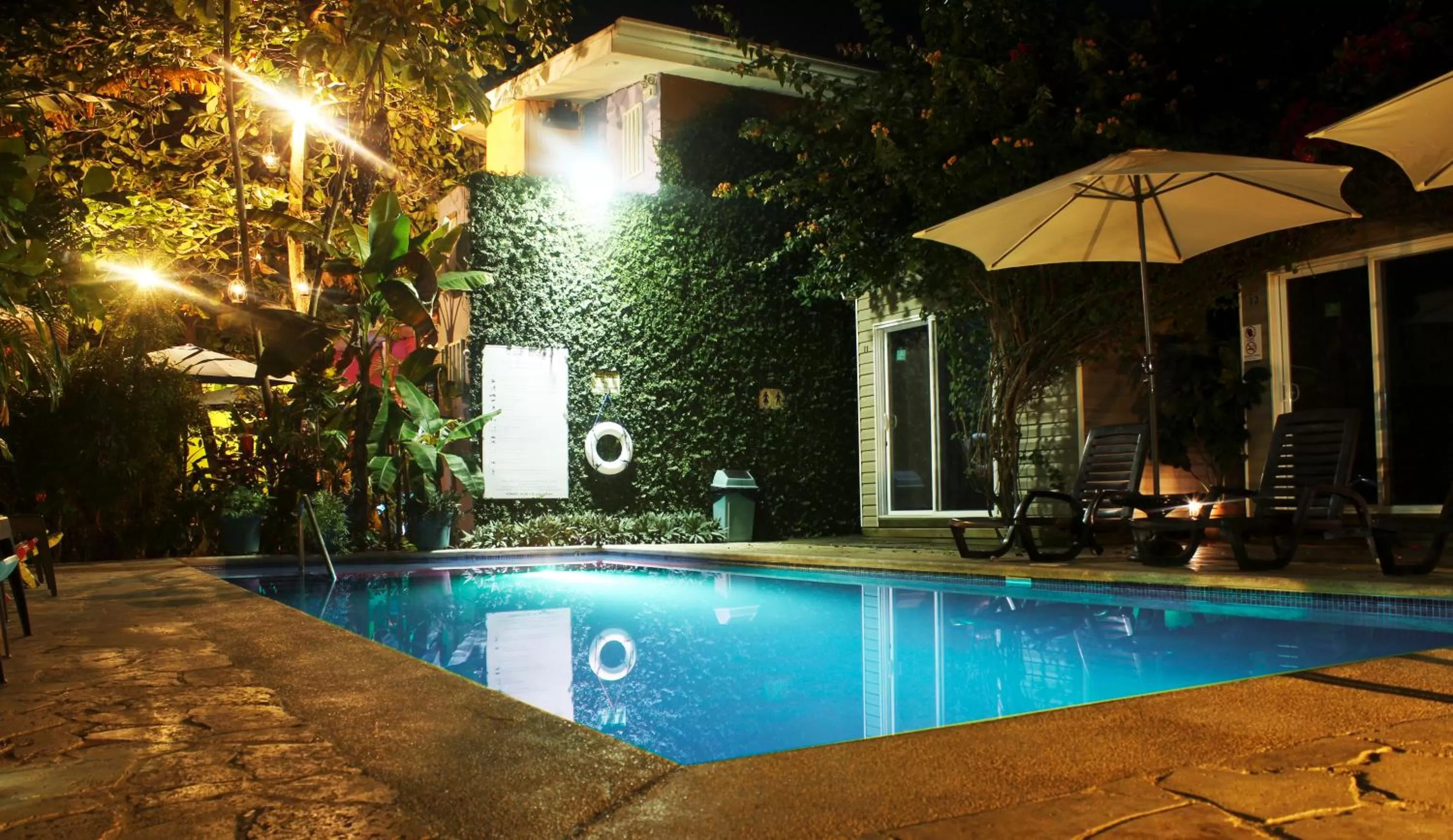 Swimming pool in Jaco Lodge Quiet Place