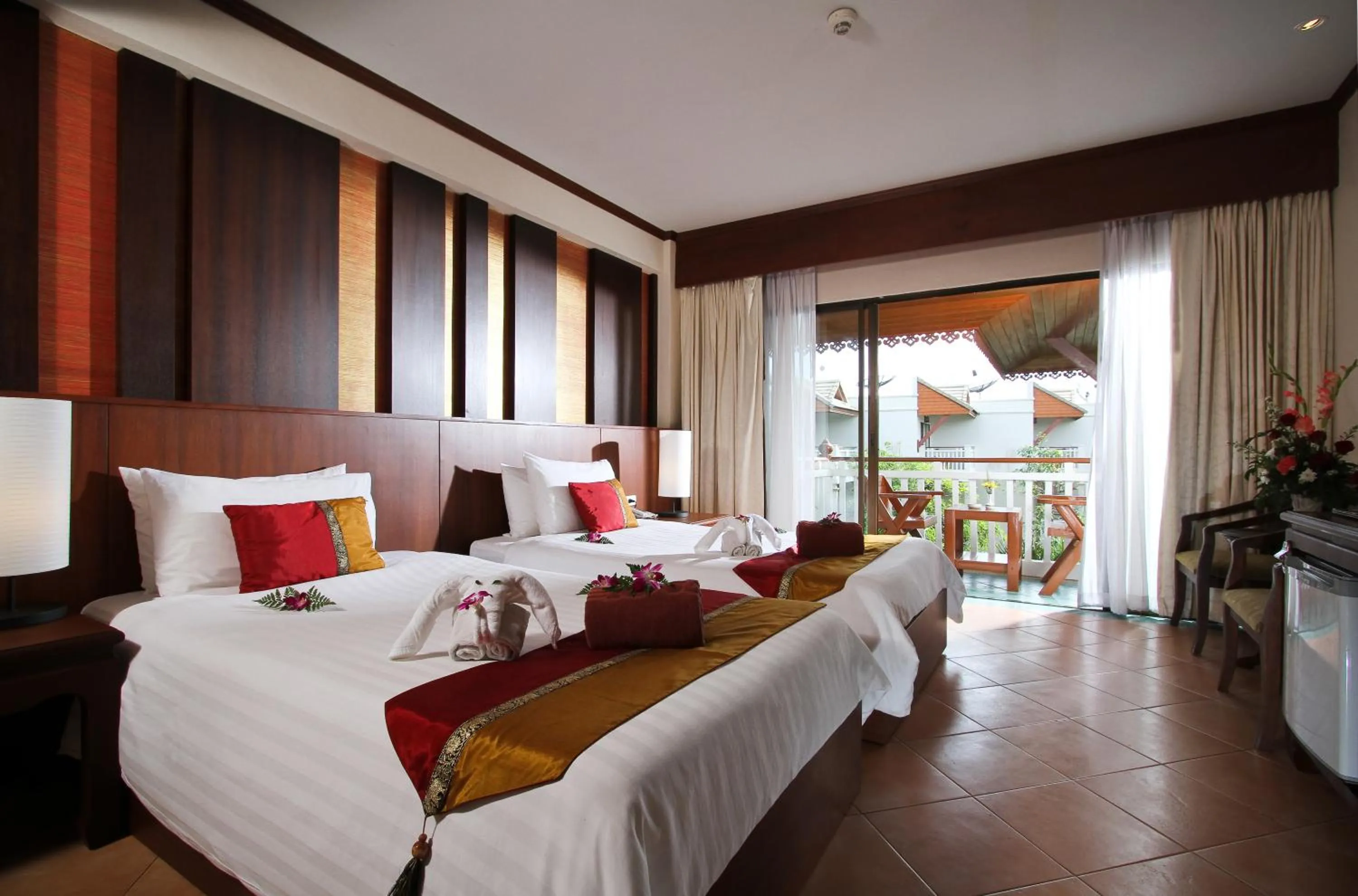 Photo of the whole room, Bed in Baan Karonburi Resort