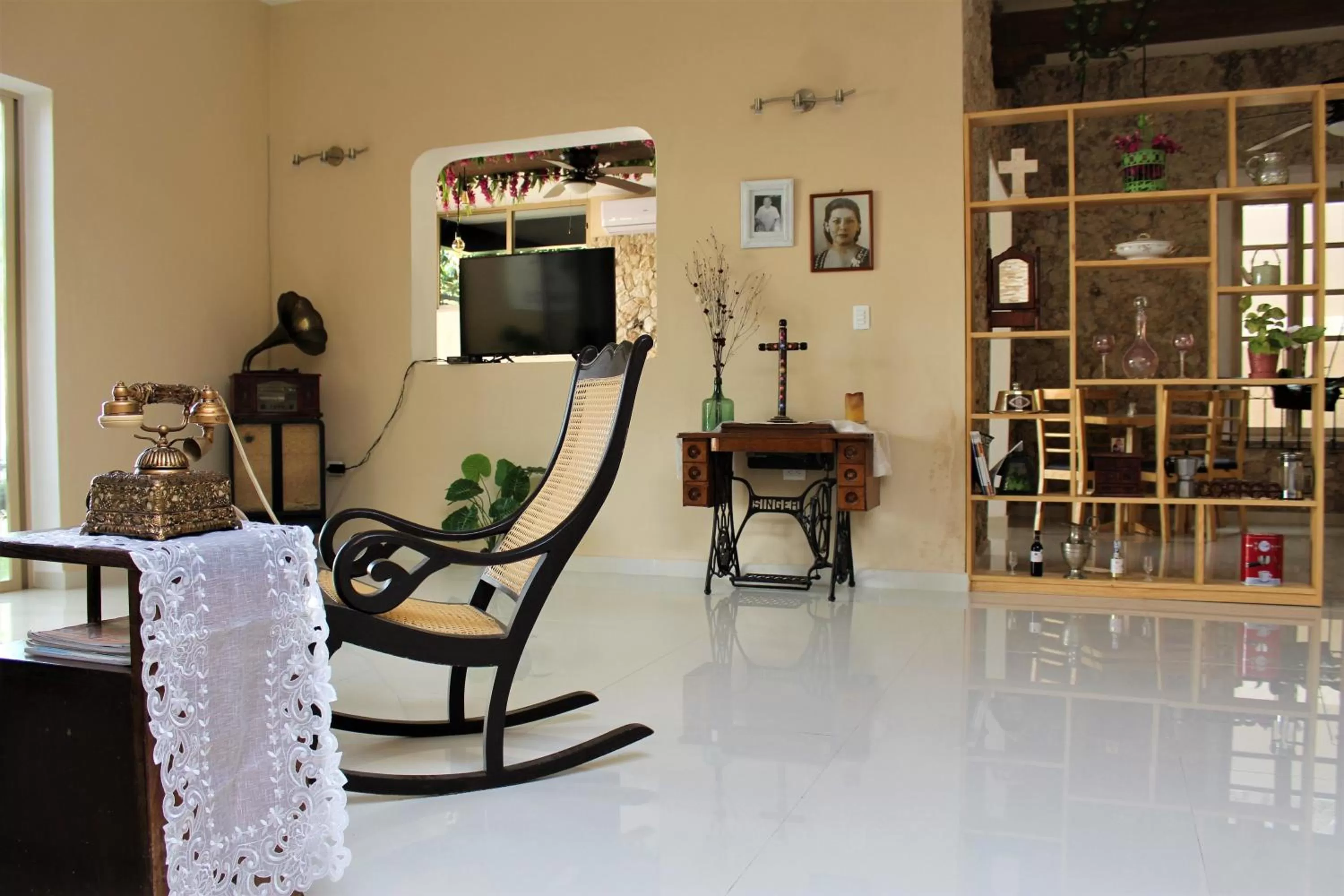 TV/Entertainment Center in Hotel Virreyes