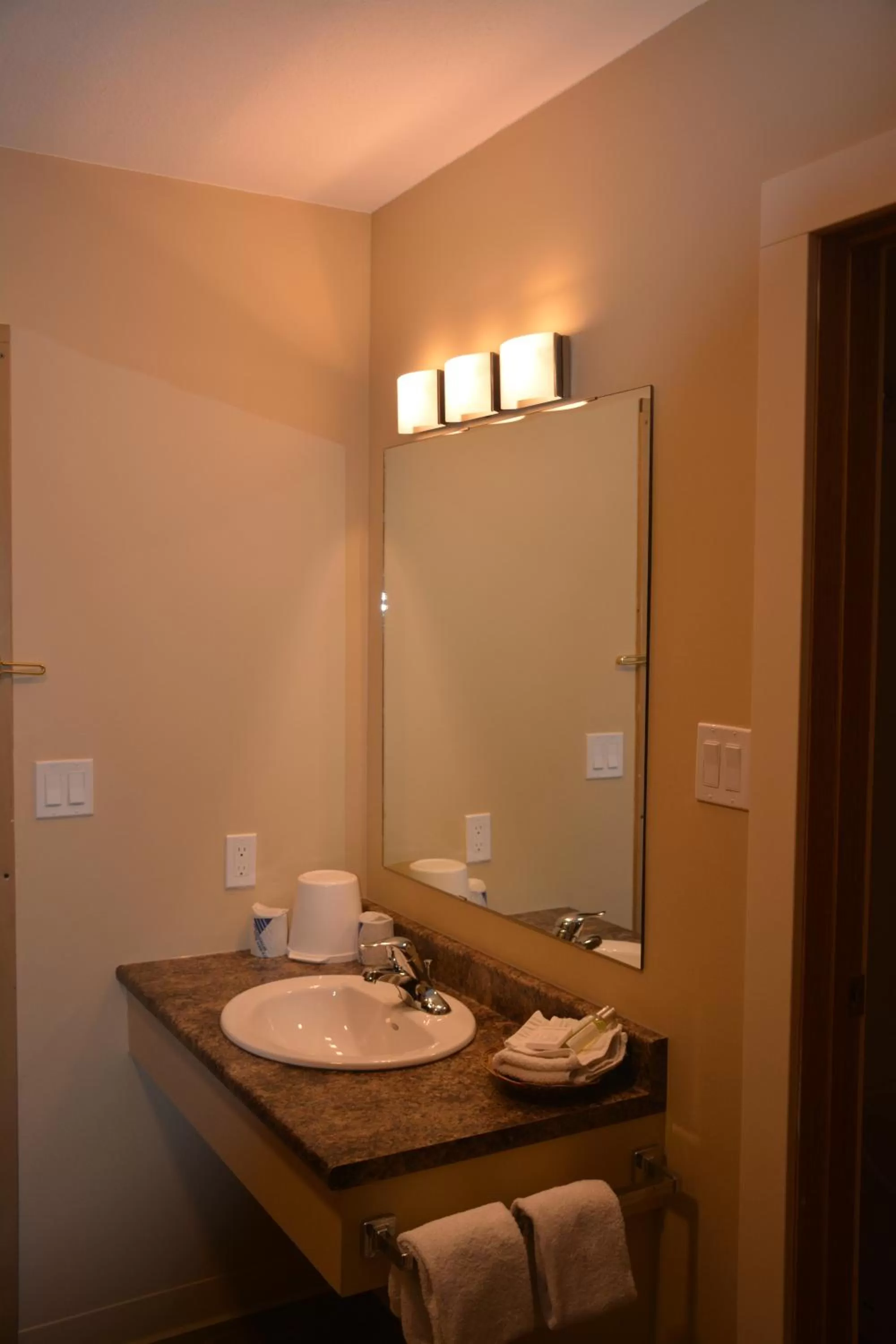 Bathroom in Northway Motor Inn