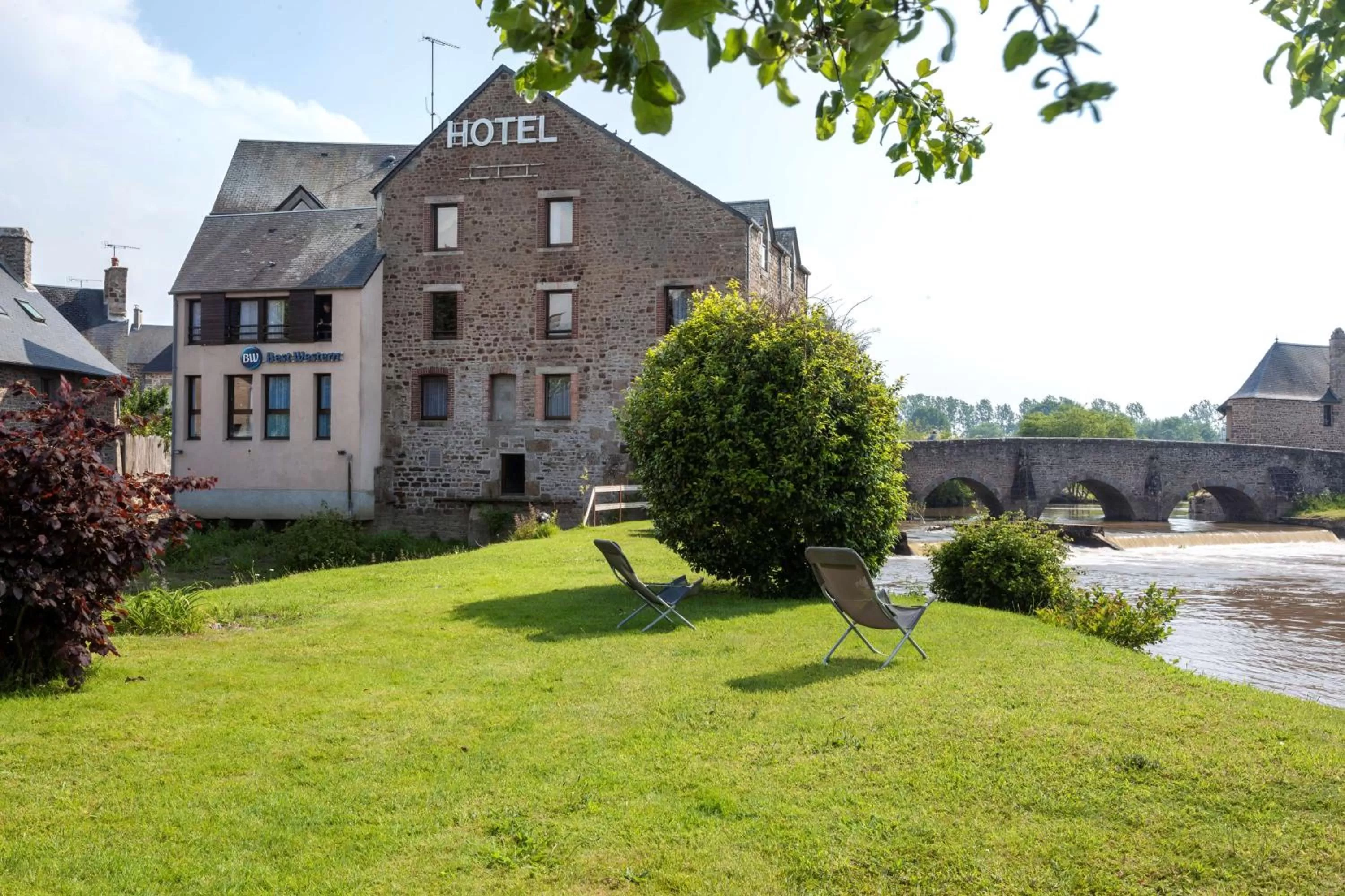 Property building in Best Western Le Moulin de Ducey