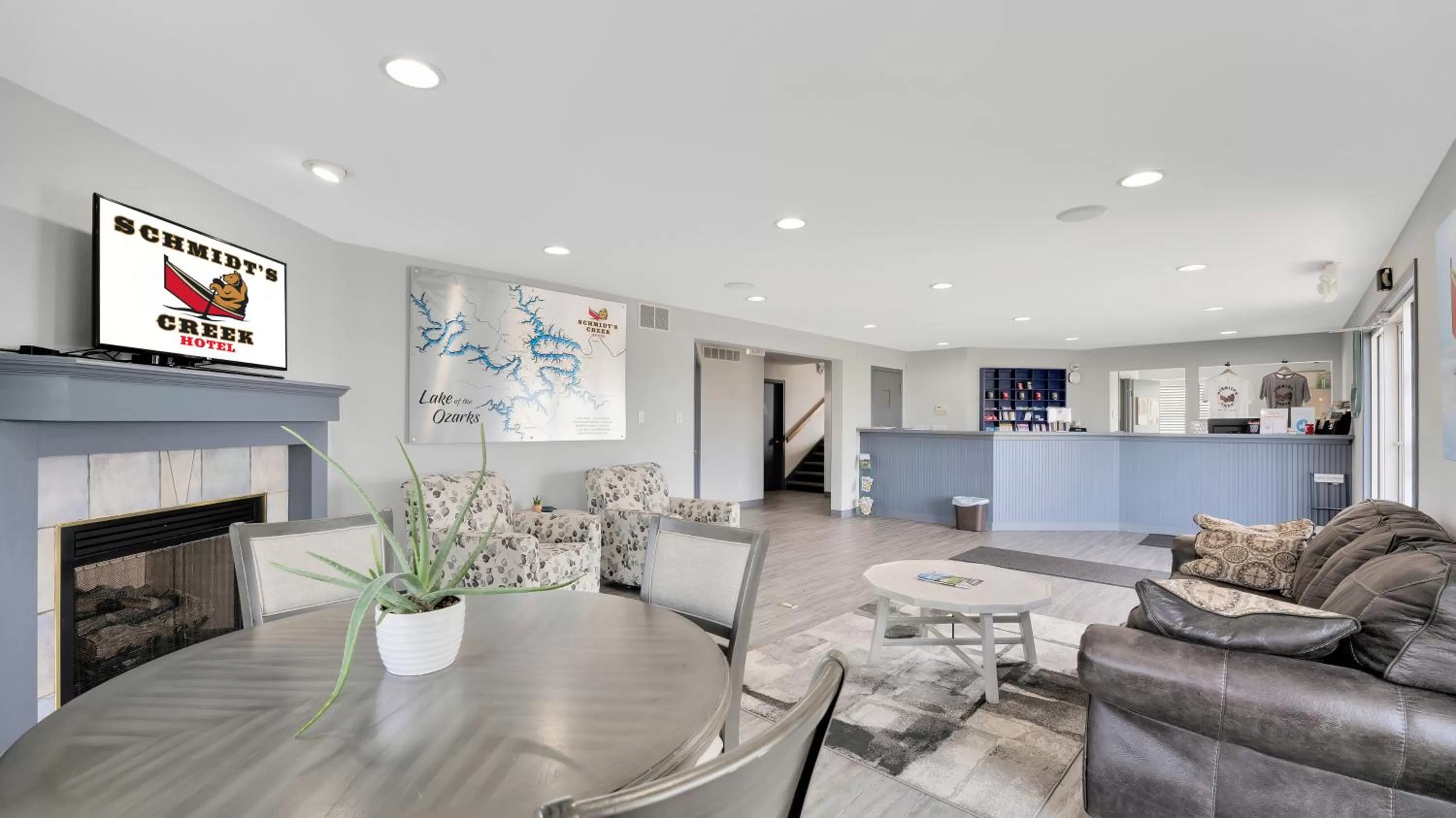 Lobby or reception in Schmidt's Creek Hotel